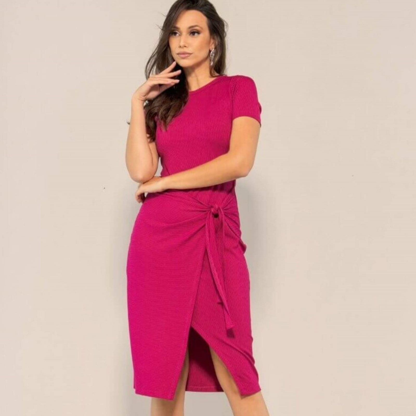 Vista 2 VESTIDO CANELADO COM TRESPASSE MANGA CURTA PINK Art Livre preto pink