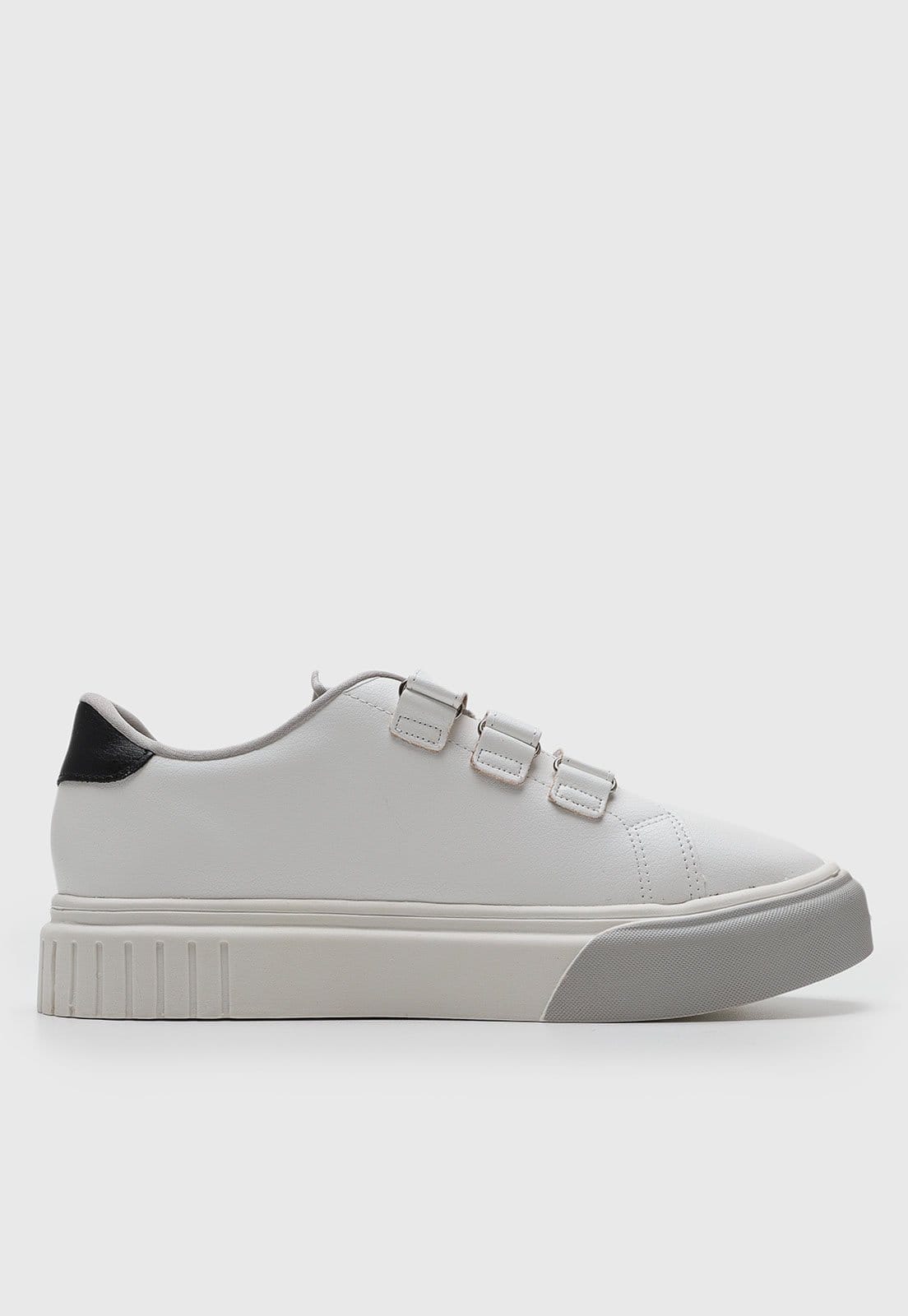 Vista 2 Tênis Feminino Via Uno Detalhe Contrastante e Preto VIA UNO branco