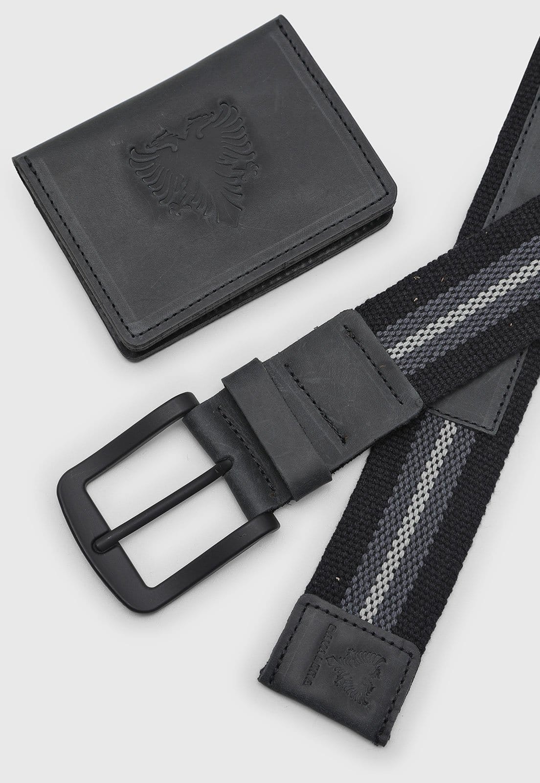 Vista 2 Kit Cinto Masculino Cavalera Listrado Cinza/Branco + Carteira Preta Cavalera preto