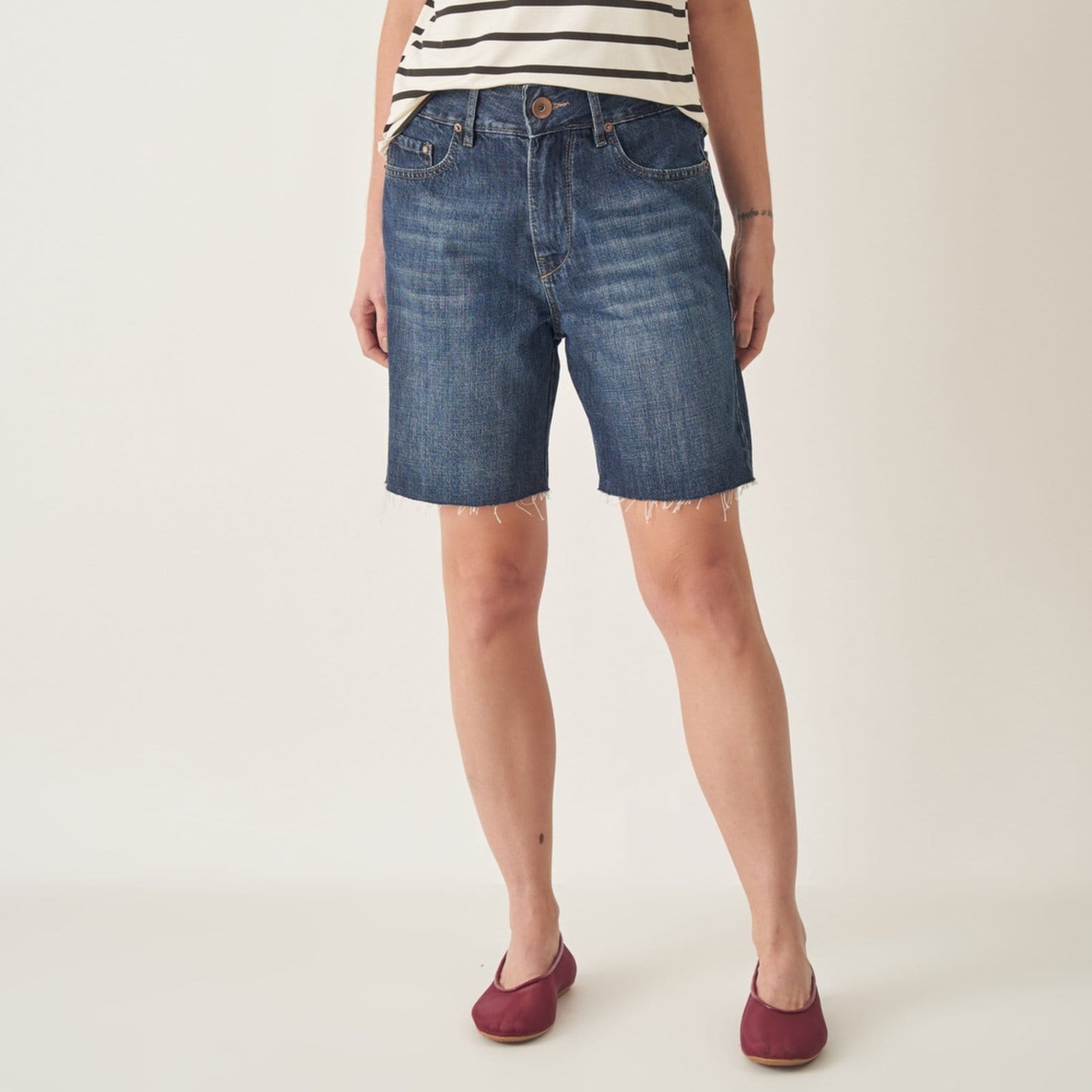 Bermuda Jeans Cintura Alta com Barra Desfeita