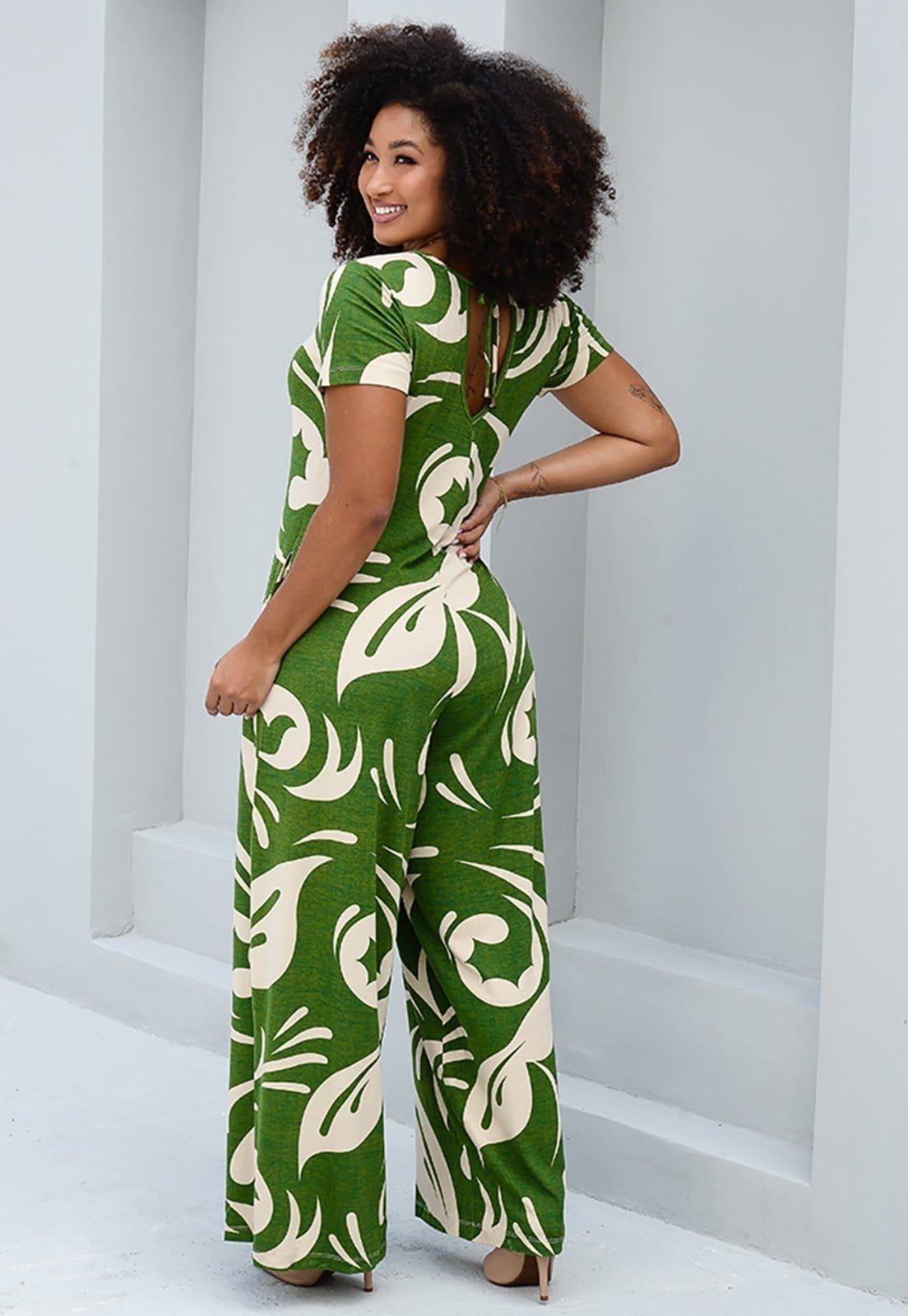 Vista 2 Macacão Pantalona C Bolsos B’Bonnie Esther Estampa Verde Escuro BBonnie estampado/verde verde