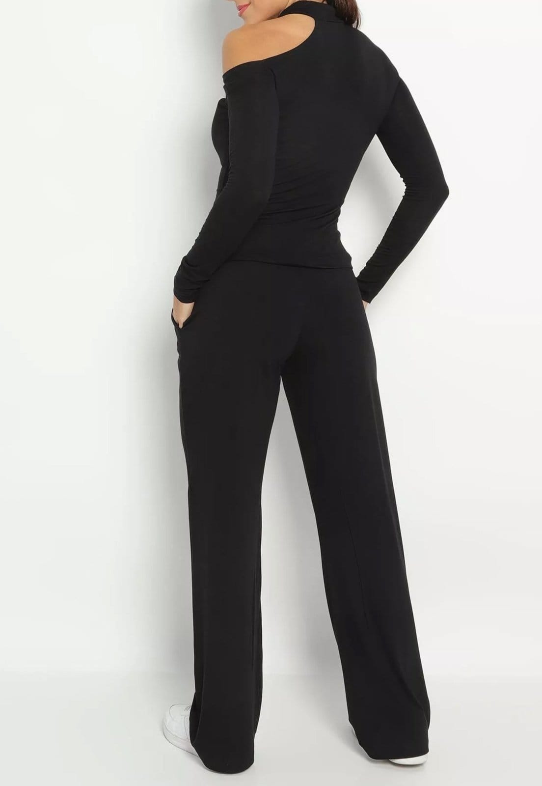 Vista 2 Conjunto Viscolycra Maria Paes Calça e Blusa Ombro Vazado Maria Paes preto