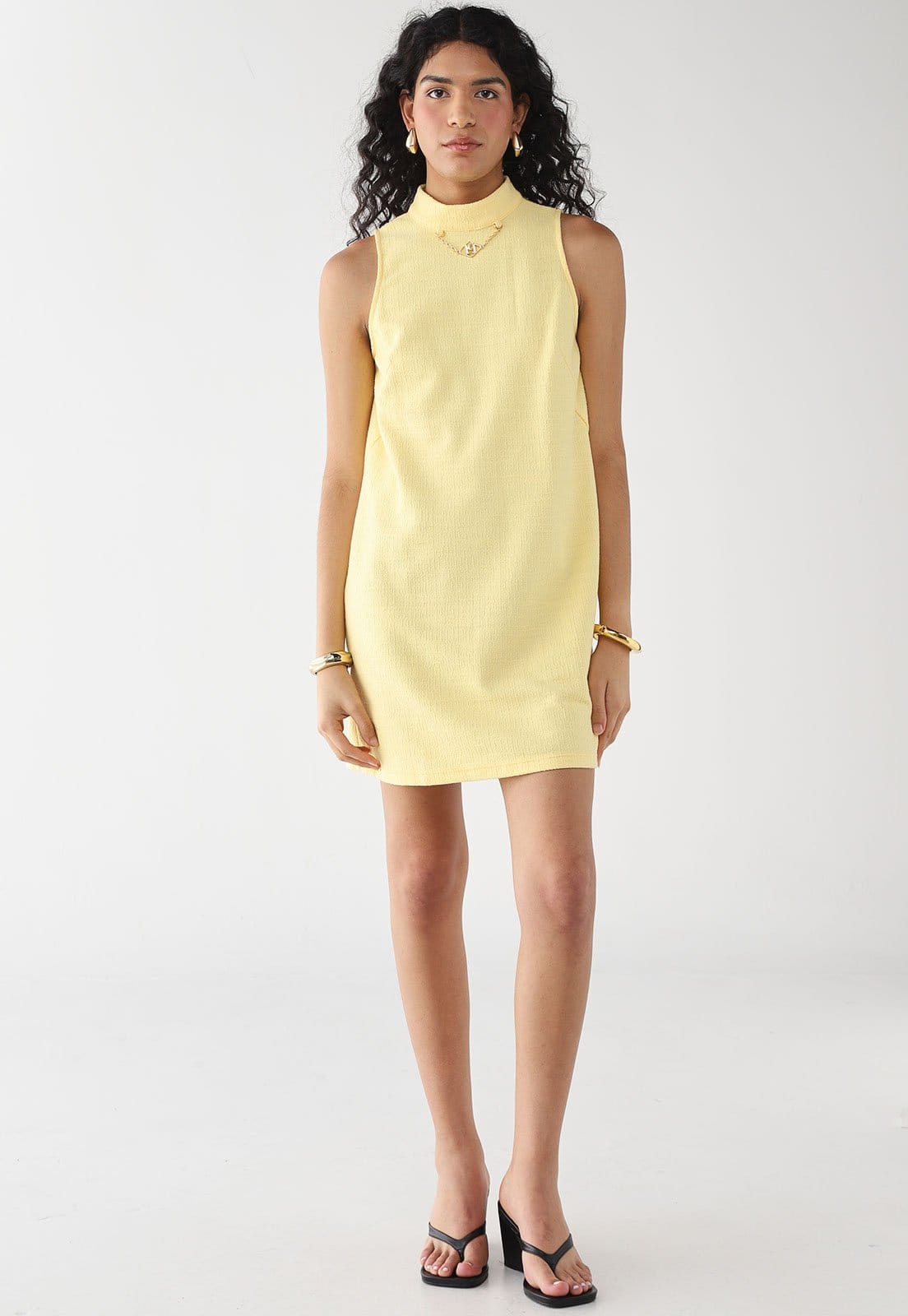 Vista 2 Vestido Feminino Lança Perfume Gola Alta Lança Perfume amarelo