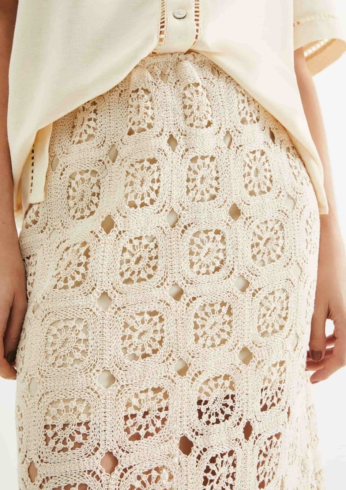 Vista 2 Saia Midi Cintura édia Em Crochê Hering off-white