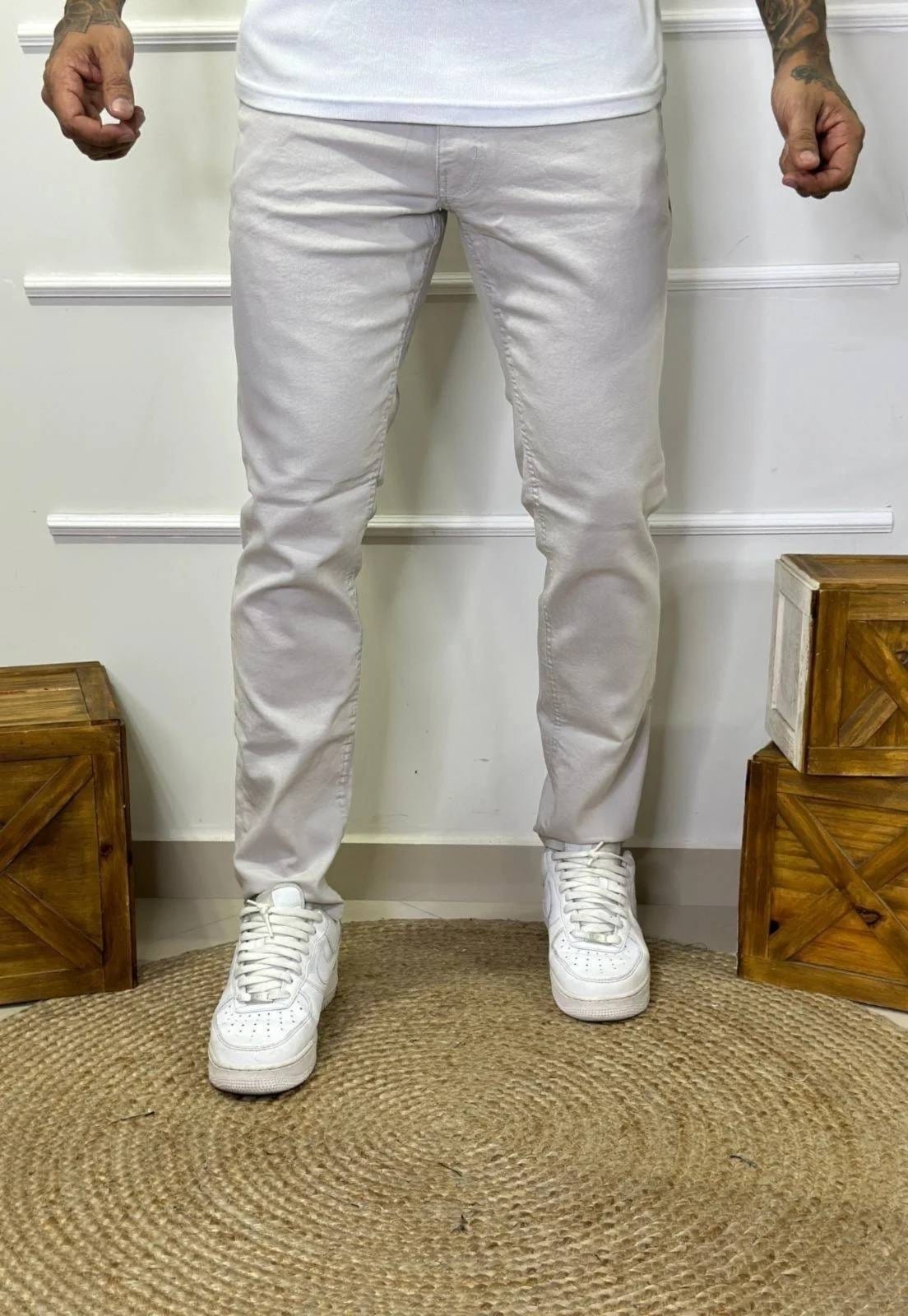 Calça Masculina de Sarja Skinny com Elastano Creme