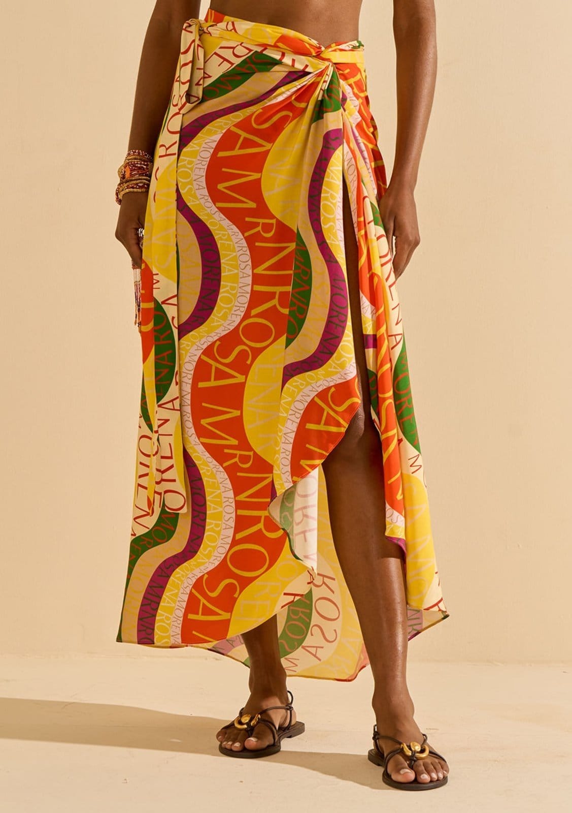 Vista 2 Saia Morena Rosa Evasê Alta Midi Amarelo Morena Rosa amarelo rosa