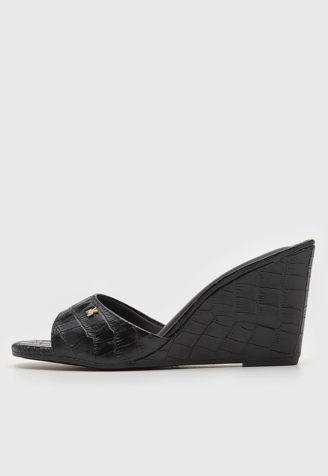 Sandália Feminina Via Marte Salto Anabela Textura Croco Preta