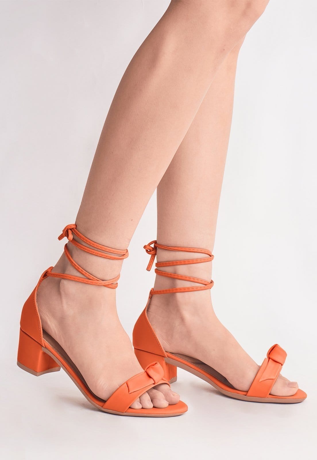 Vista 2 Sandália Feminina Salto Quadrado Bloco Baixo tira Laço Nó Sintético TAKATA BY RAFAEL TAKATA caramelo