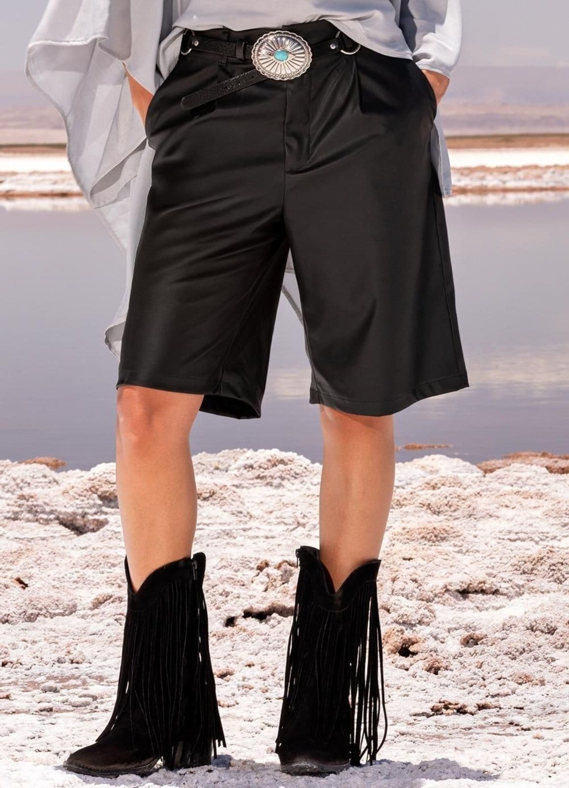 Short Feminino Em Material Sintético