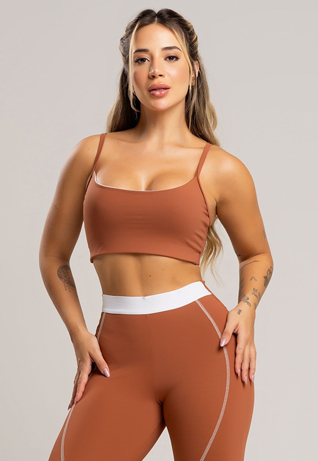 Vista 2 Top Cropped MVB Modas Fitness Alcinha de Regulagem Poliamida Mousse Mvb Modas marrom