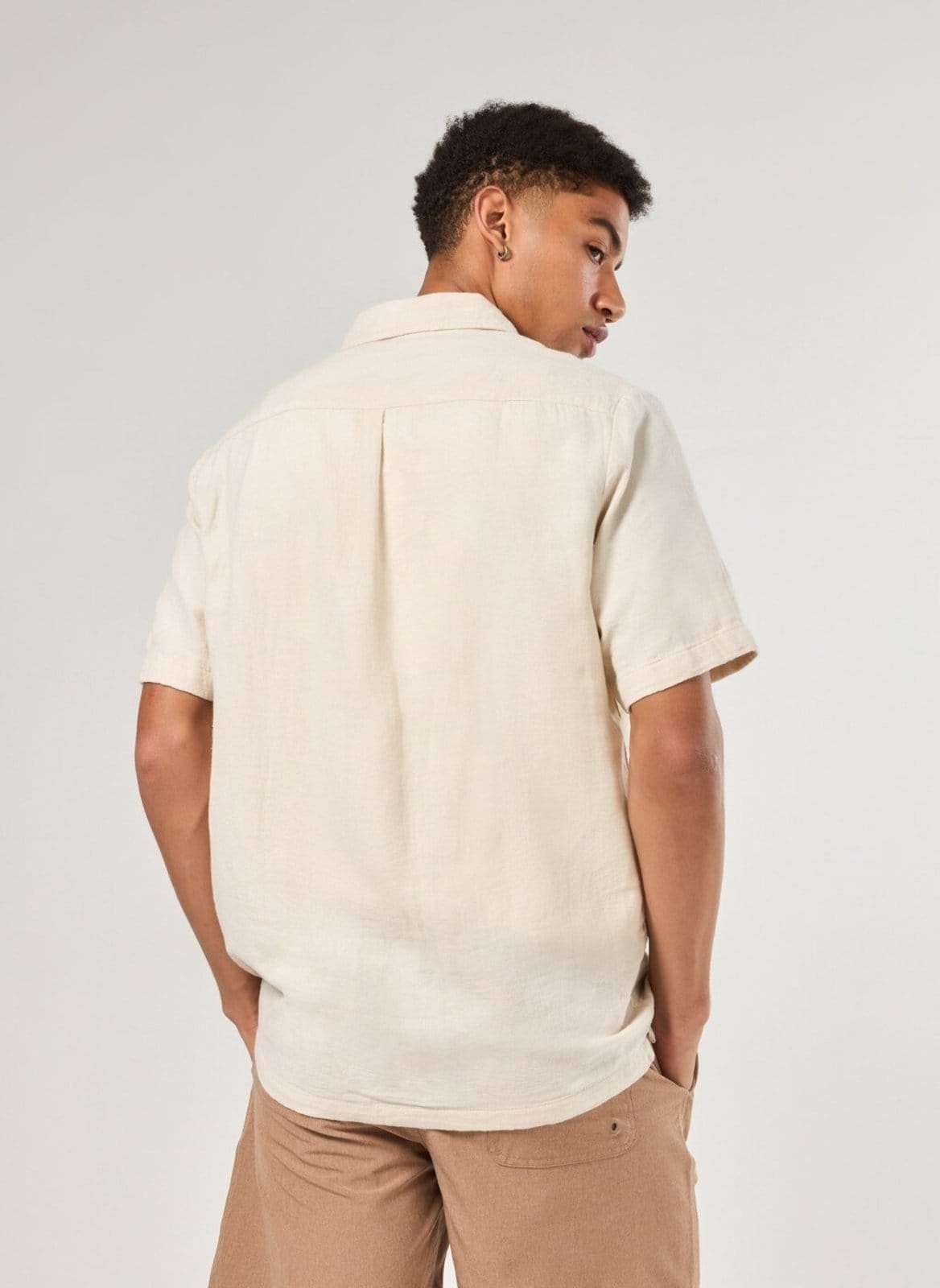 Vista 2 Camisa Areia Bolso Frontal Youcom bege