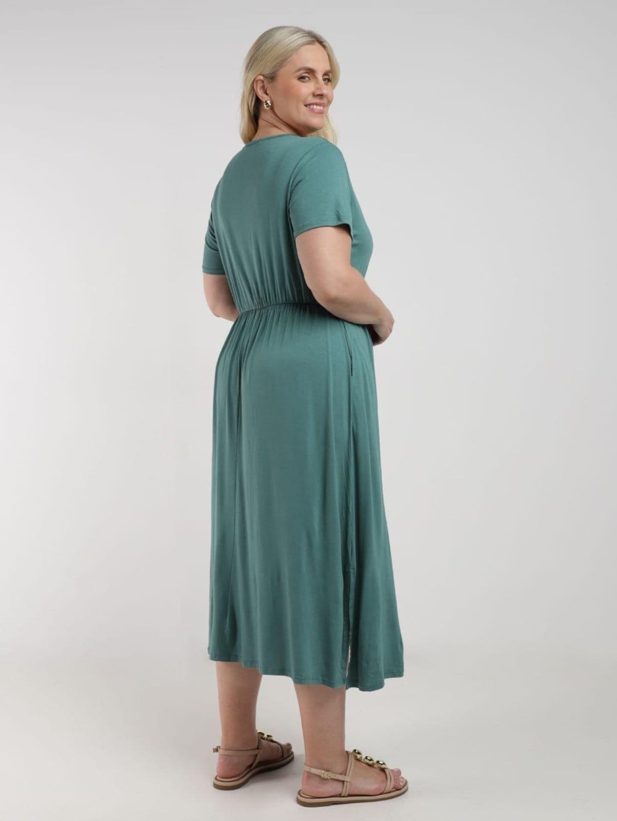 Vista 2 Vestido Autentique Plus Size Feminino Autentique verde