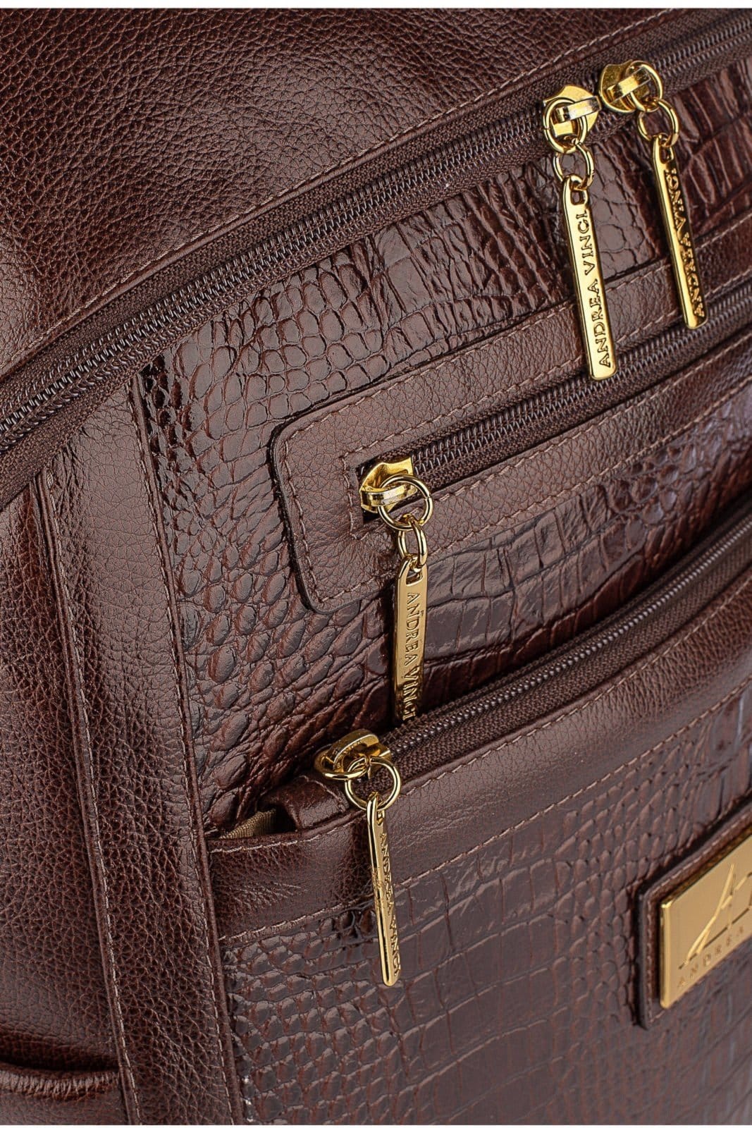 Vista 2 Mochila Andrea Vinci Grande De Couro Croco Marcela - Café Andrea Vinci vermelho