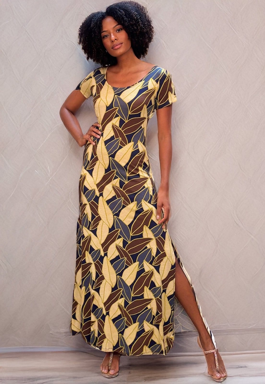 Vestido Longo Malha Gola Canoa Manga Curta Estampa Folhas de Outono