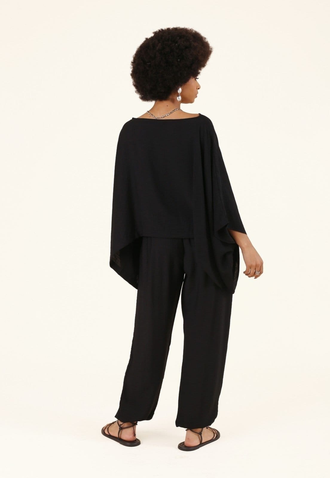 Vista 2 Calça Aladim Em Viscose Alfaiataria Pop Me preto