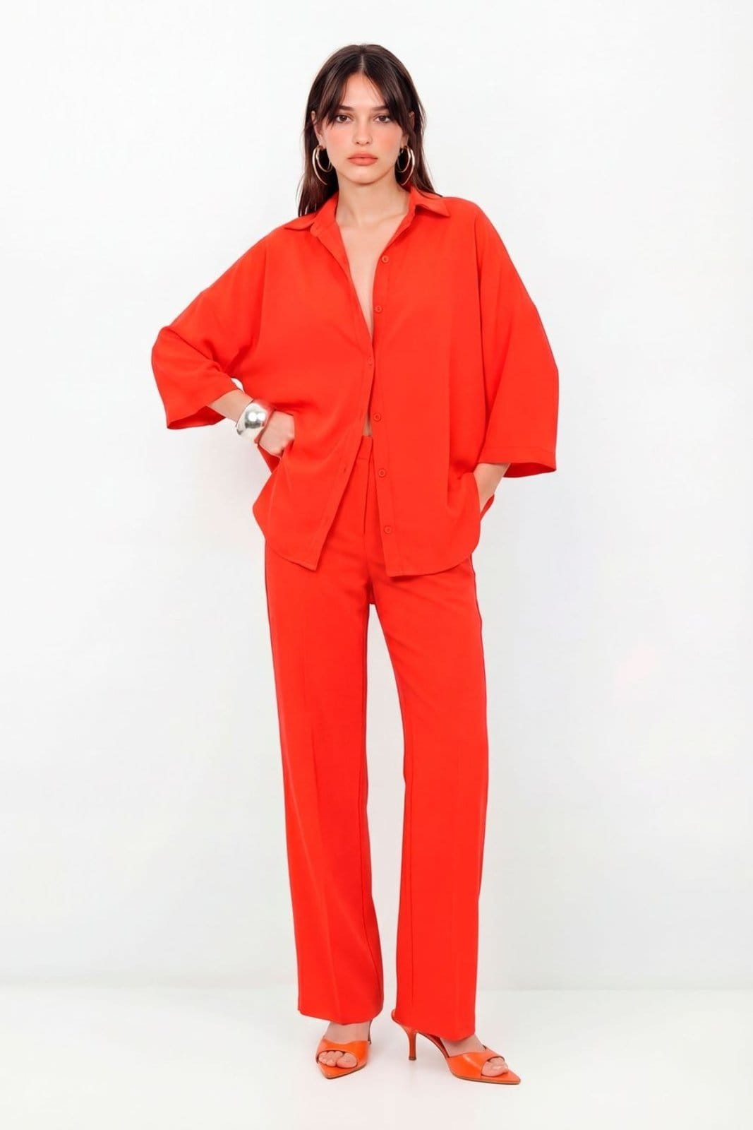 Vista 2 Camisa Manga Curta Oversized Feminina Inblanche vermelho