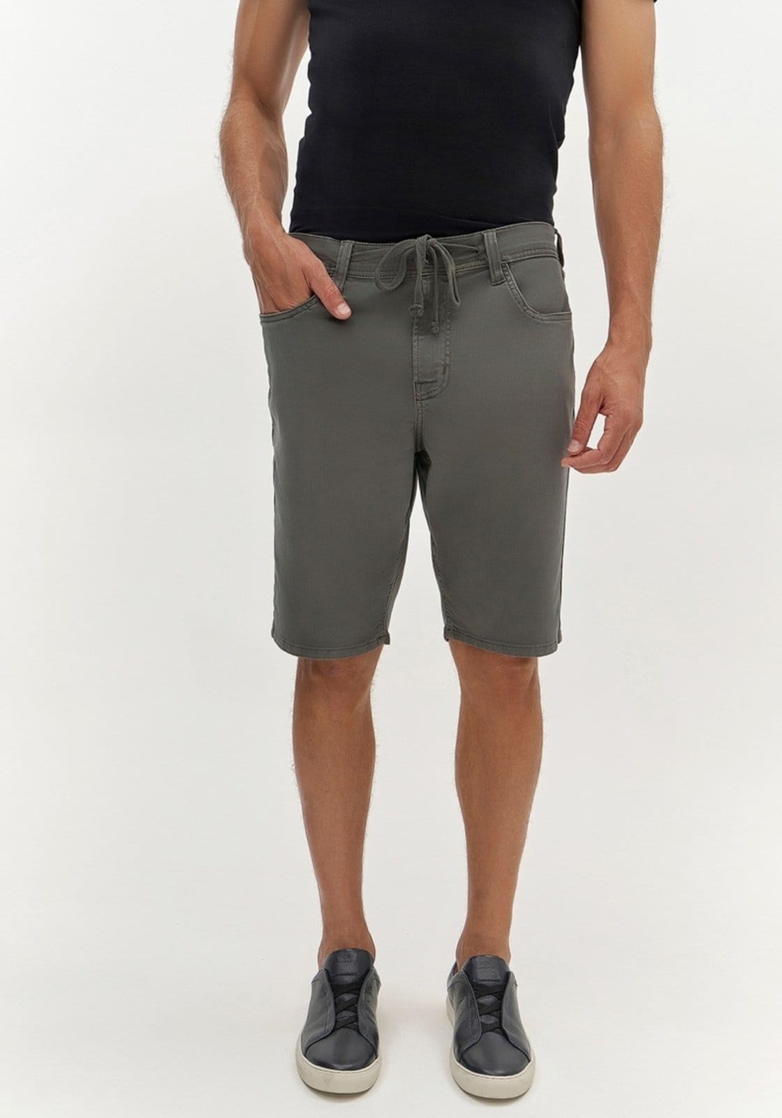 Vista 2 Bermuda Sarja Masculina Reta com Cadarço Hangar 33 cinza