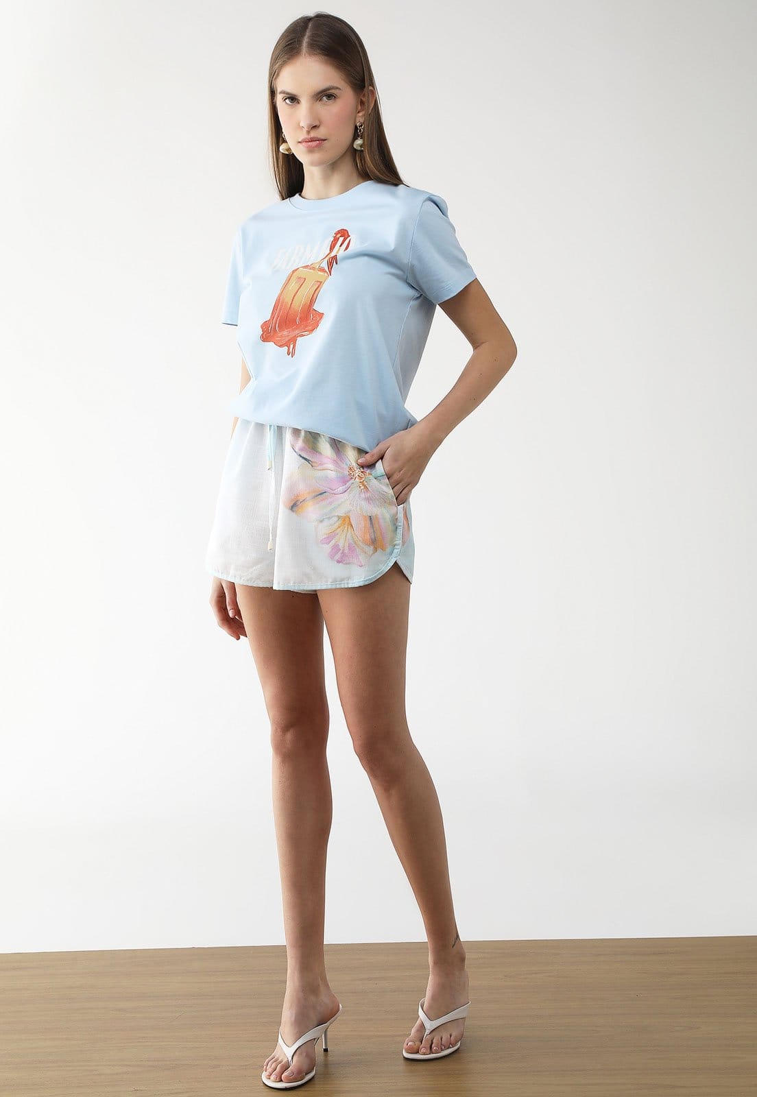 Vista 2 Short Feminino FARM Estampa Floral FARM azul