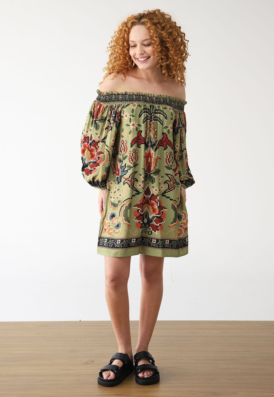 Vista 2 Vestido FARM Curto Flor de Jardim FARM verde