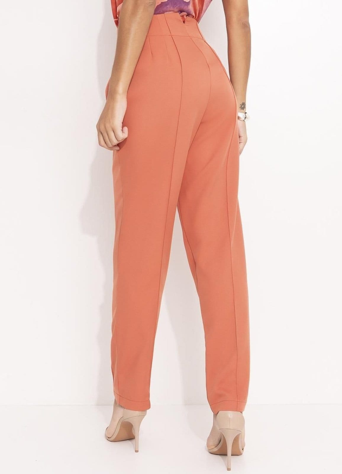 Vista 2 Calça Feminina Terracota Em Crepe Plano Quintess laranja