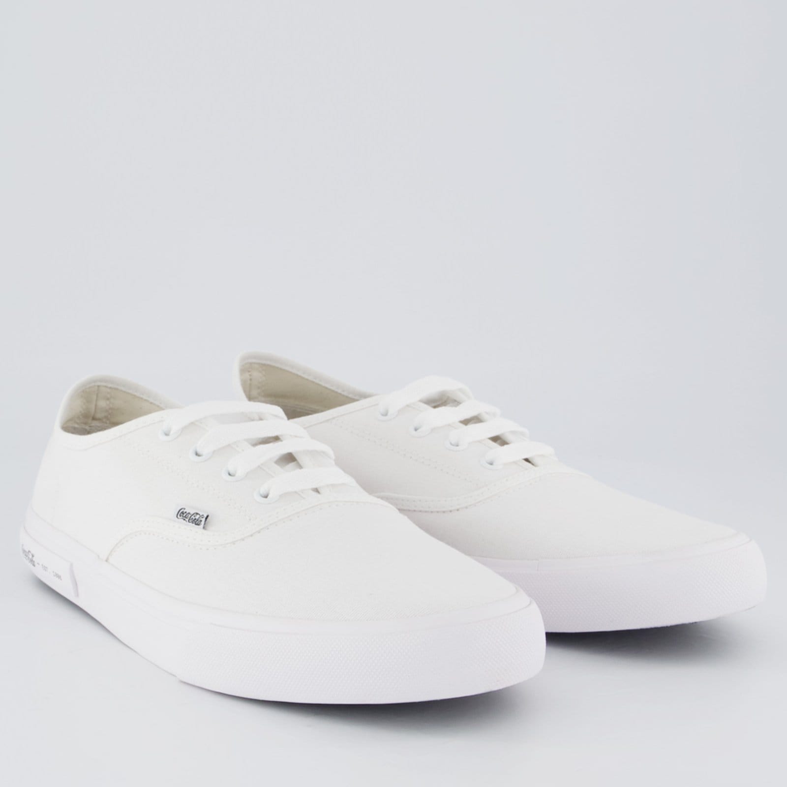 Vista 2 Tênis Coca Cola Kick Summer e Preto Coca-Cola branco