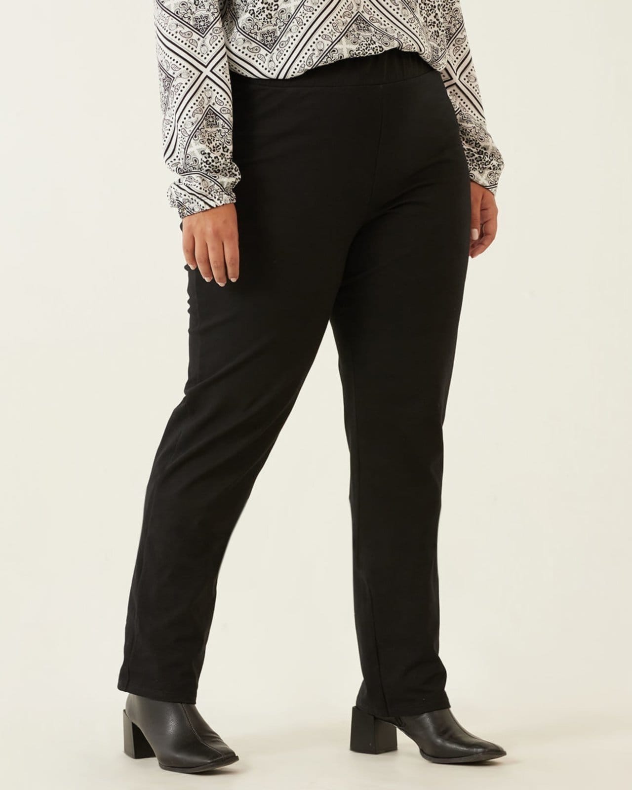 Vista 2 Calça Reta Básica Feminina Plus Size Cintura Média Em Algodão Malwee cinza