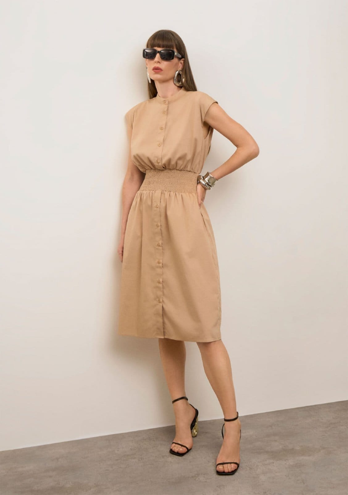 Vestido Iódice Solto Gola Clássica Sem Manga Midi