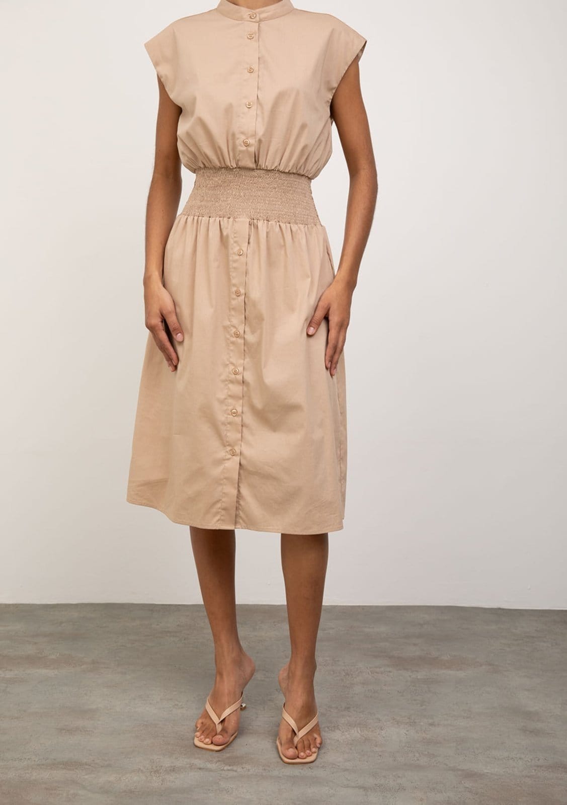 Vista 2 Vestido Iódice Solto Gola Clássica Sem Manga Midi IÓDICE bege