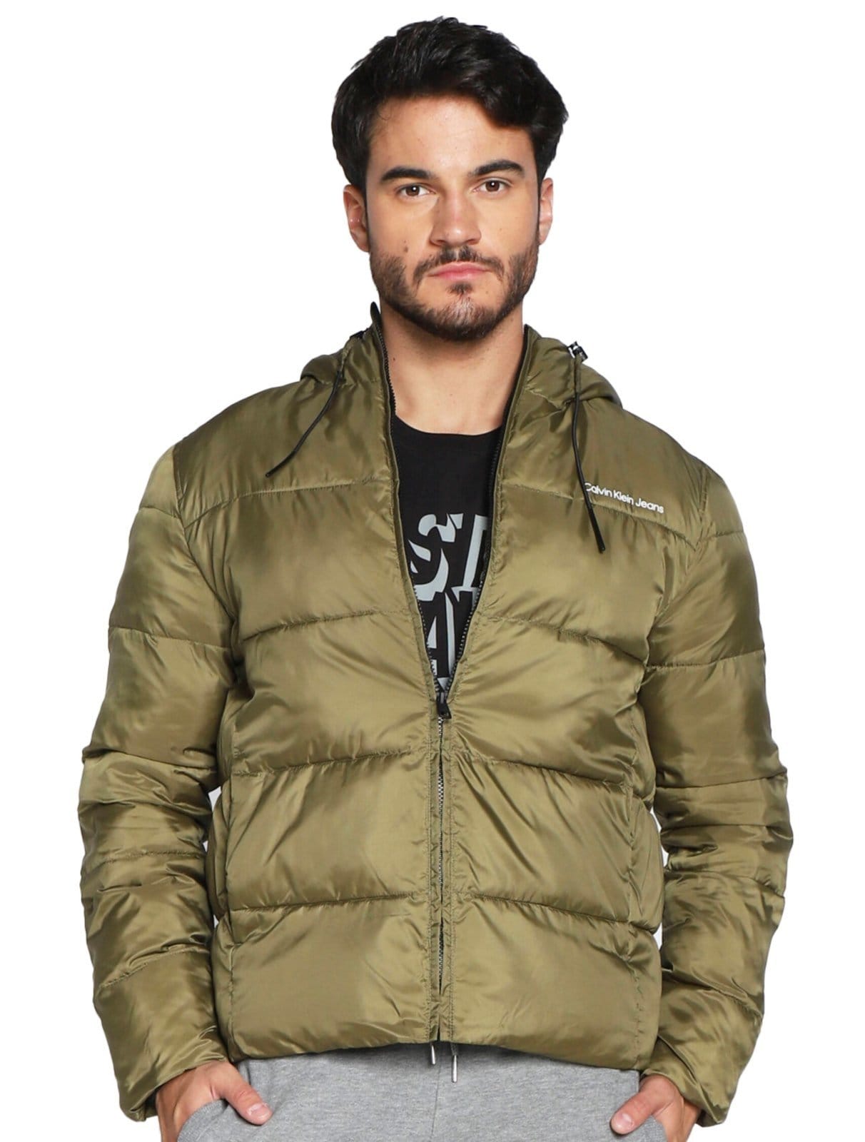 Vista principal Jaqueta Calvin Klein Jeans Masculina Hoodie Matelassê Sust Logo Calvin Klein verde oliva