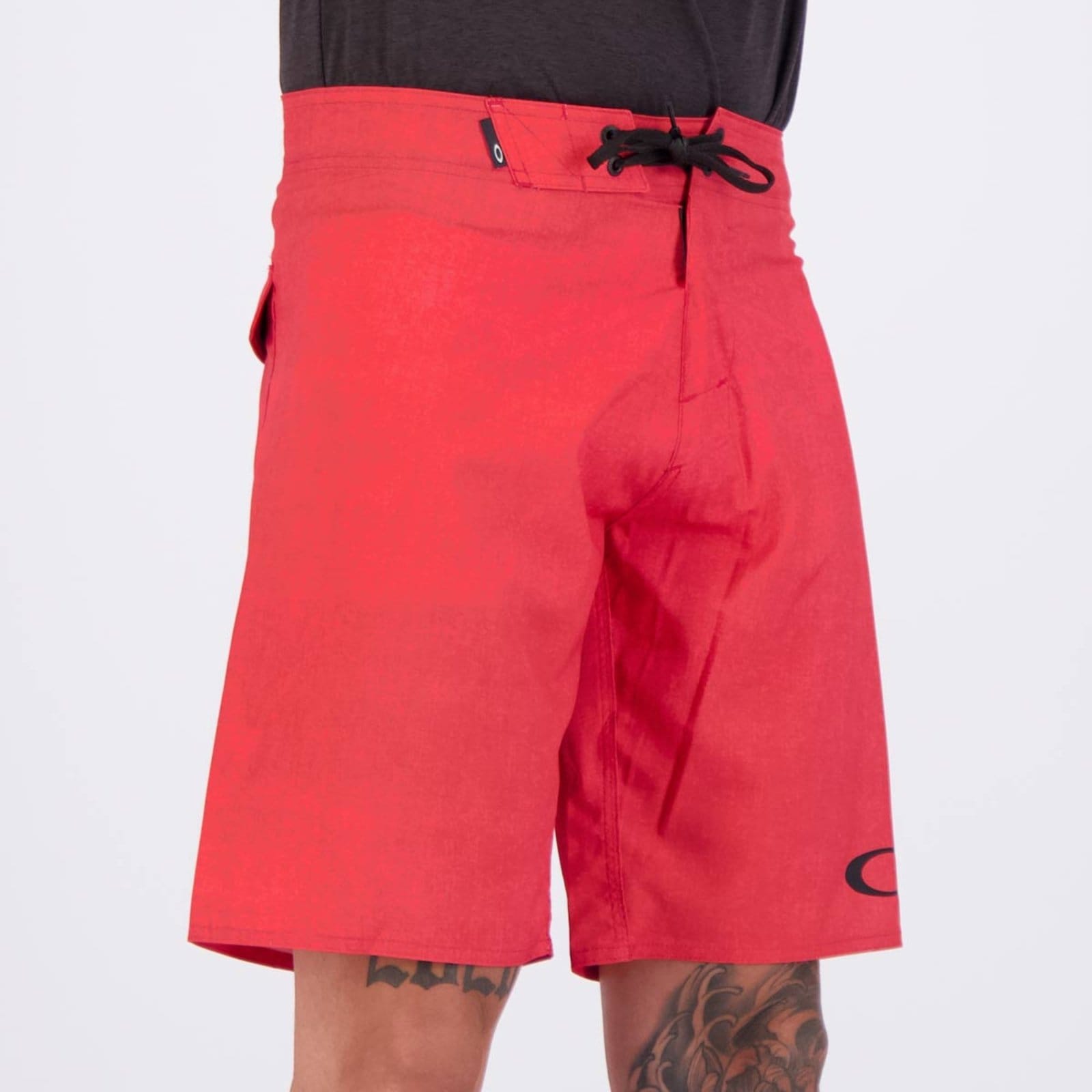 Vista 2 Bermuda Oakley Basic 21 Vermelha Oakley vermelho