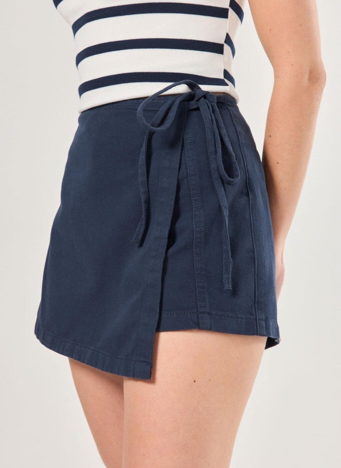 Vista 2 Short Saia Transpassado Em Sarja Youcom azul marinho