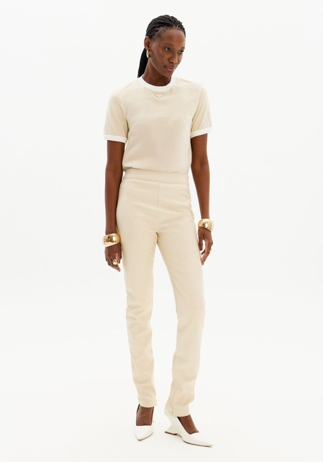 Vista 2 Calça Legging Pu Com Zíper Lança Perfume bege