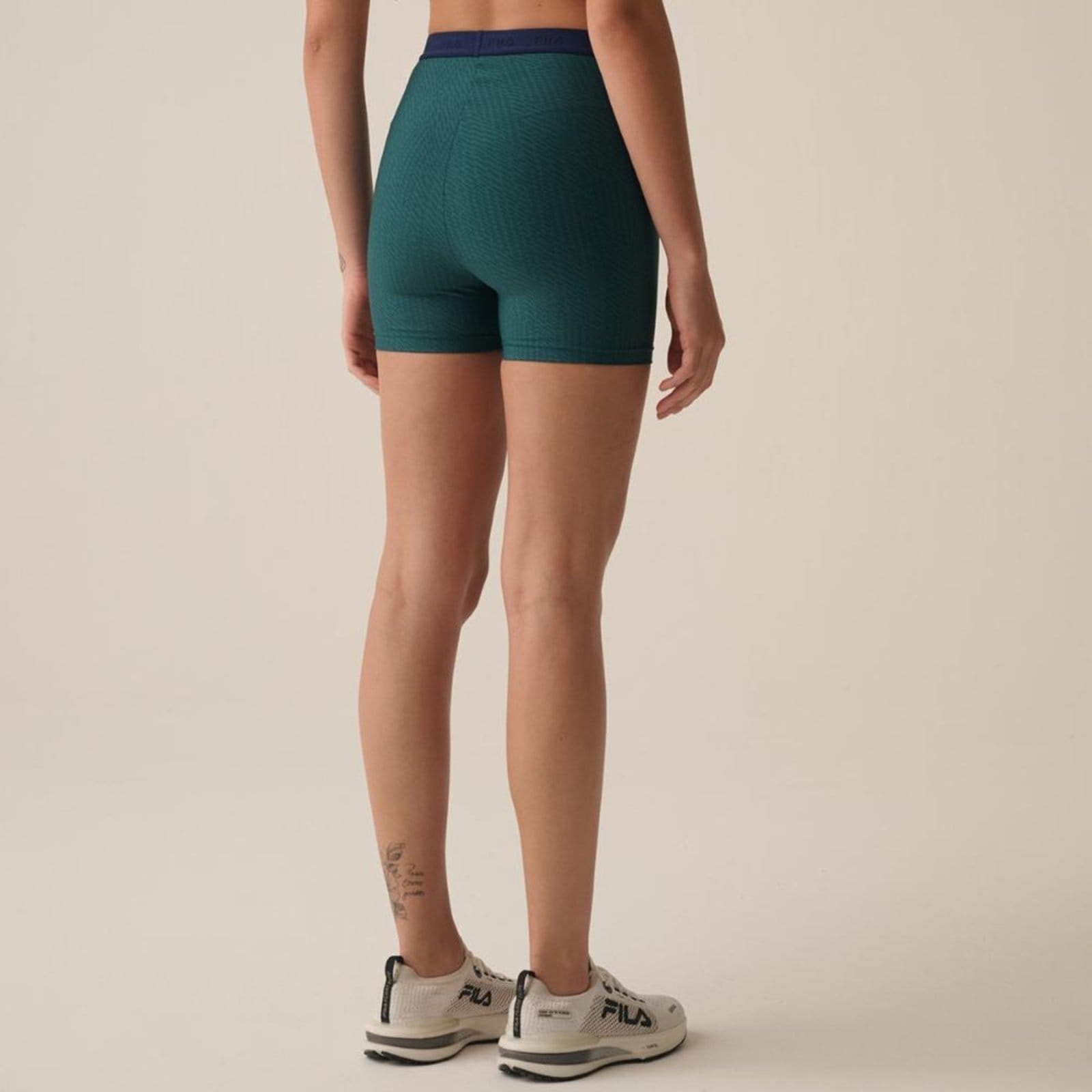 Vista 2 Shorts Fila Train Elastic IV Feminino Fila incolor