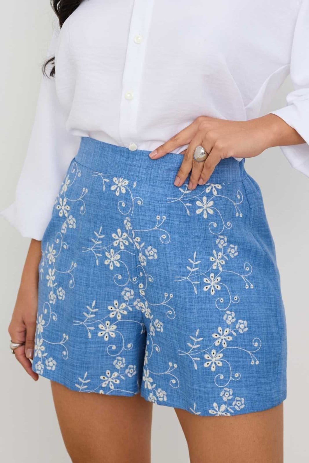 Vista 2 Short Vanibele Bordado Vanibele azul