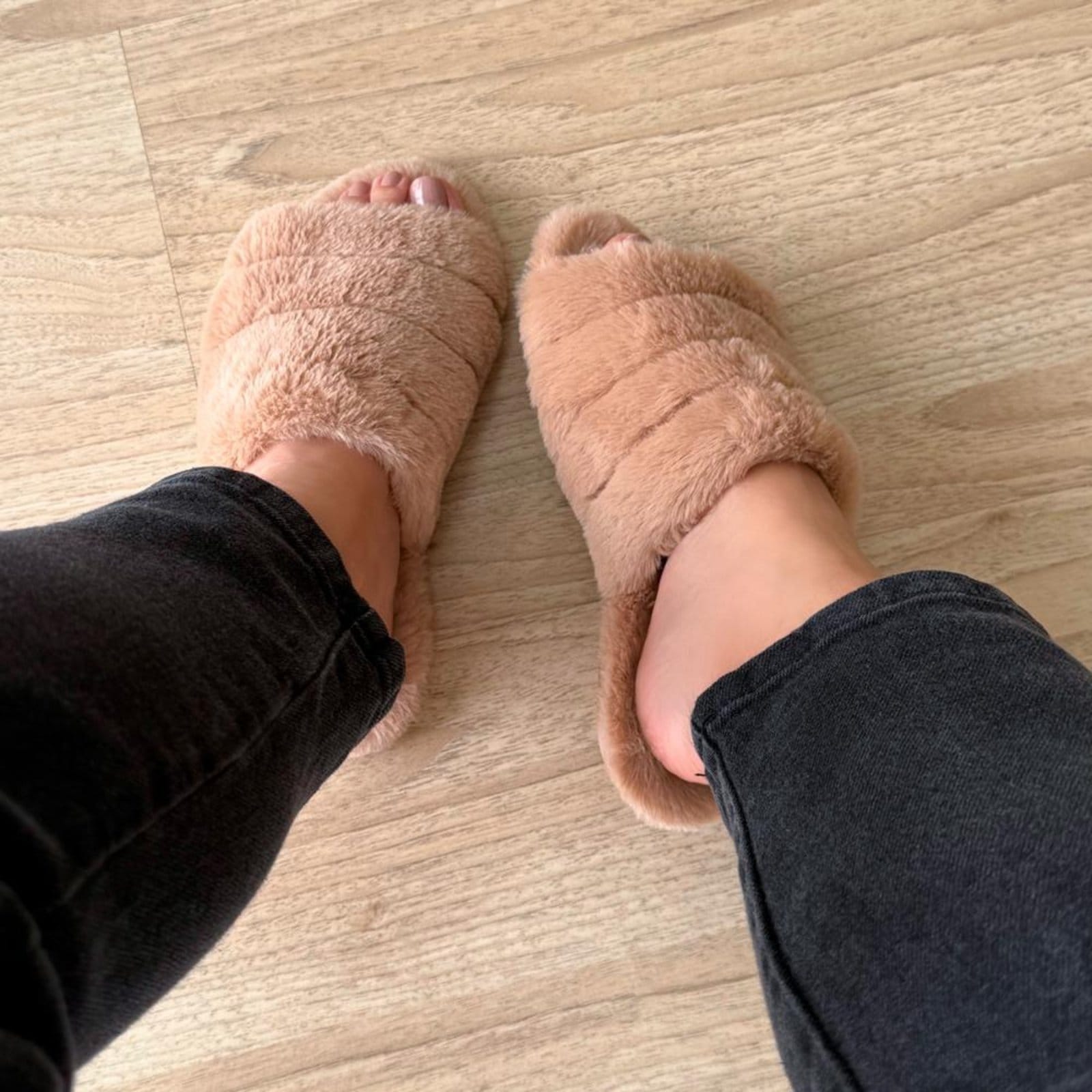 Vista 2 Rasteira Feminina Damannu Shoes Pelos Yana Damannu Shoes bege