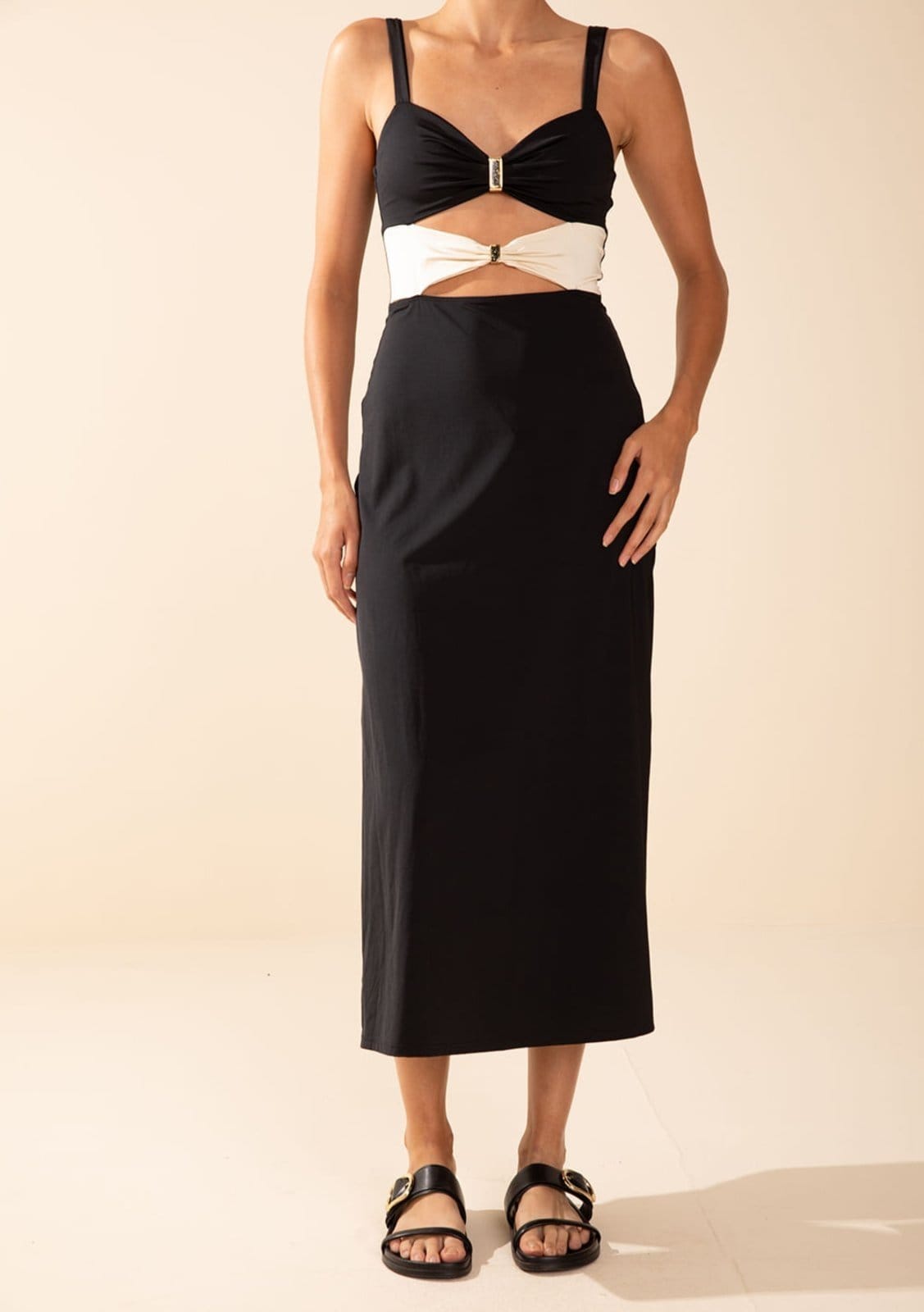 Vista 2 Vestido Morena Rosa Ajustado Decote V Com Alça Midi Preto Morena Rosa preto rosa