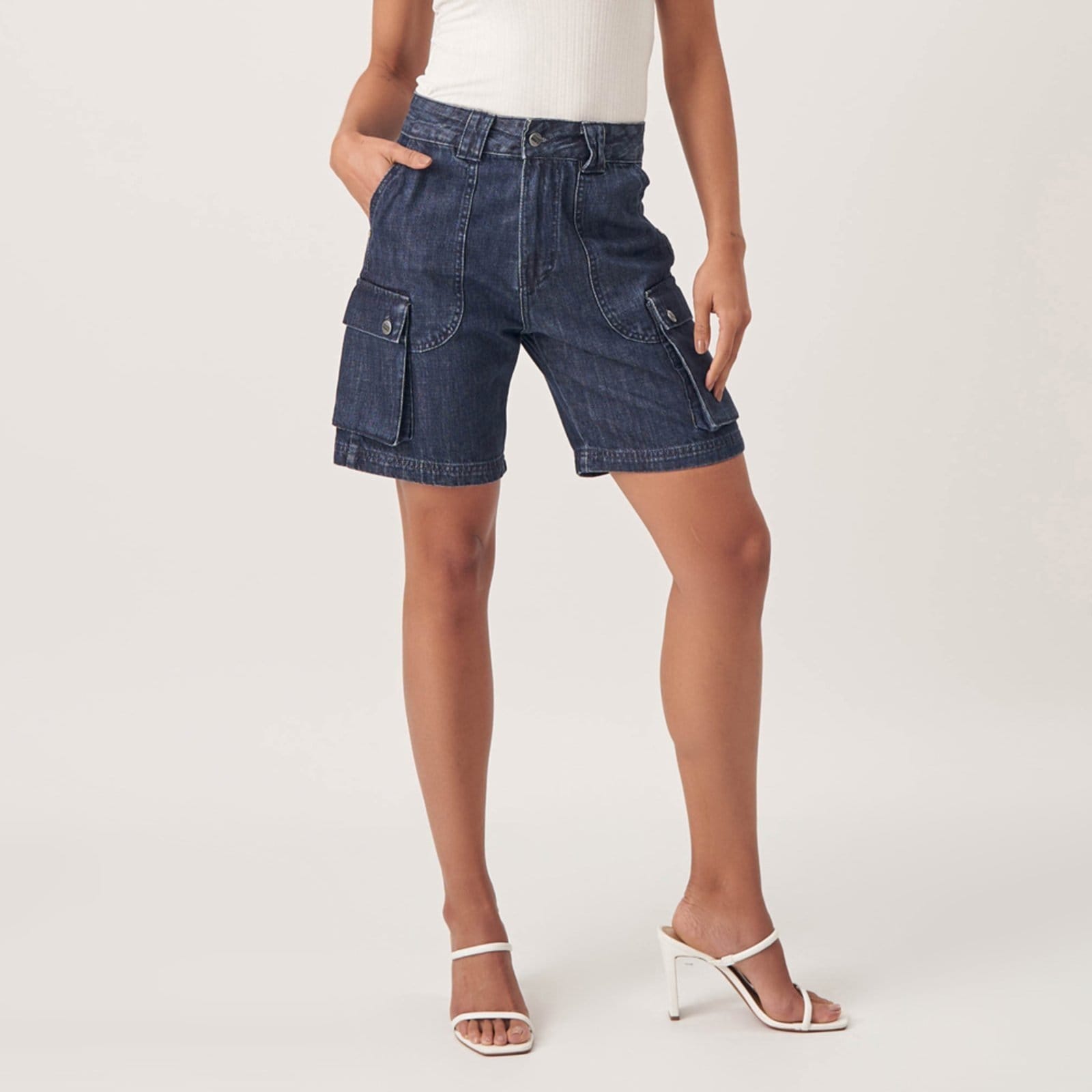 Vista 2 Bermuda Jeans Bolso Fole Cargo Azul Escuro Bloom azul marinho