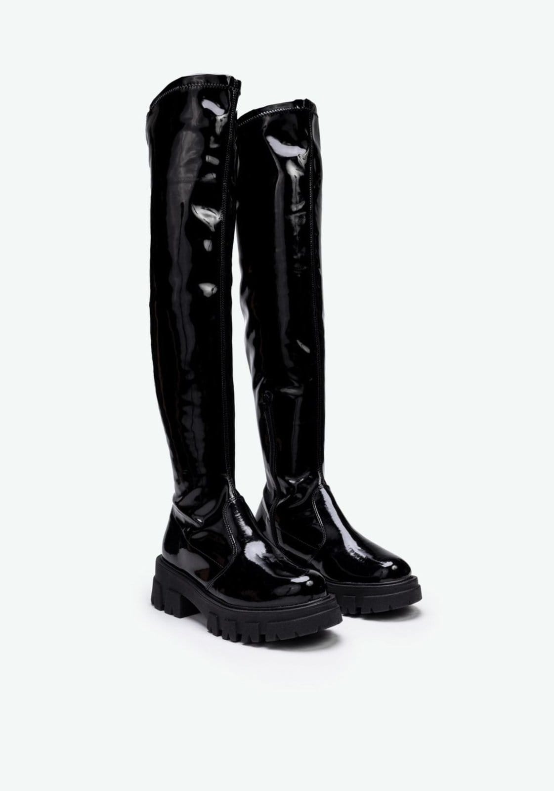 Vista 2 Coturno Over The Knee em Verniz My Favorite Things preto