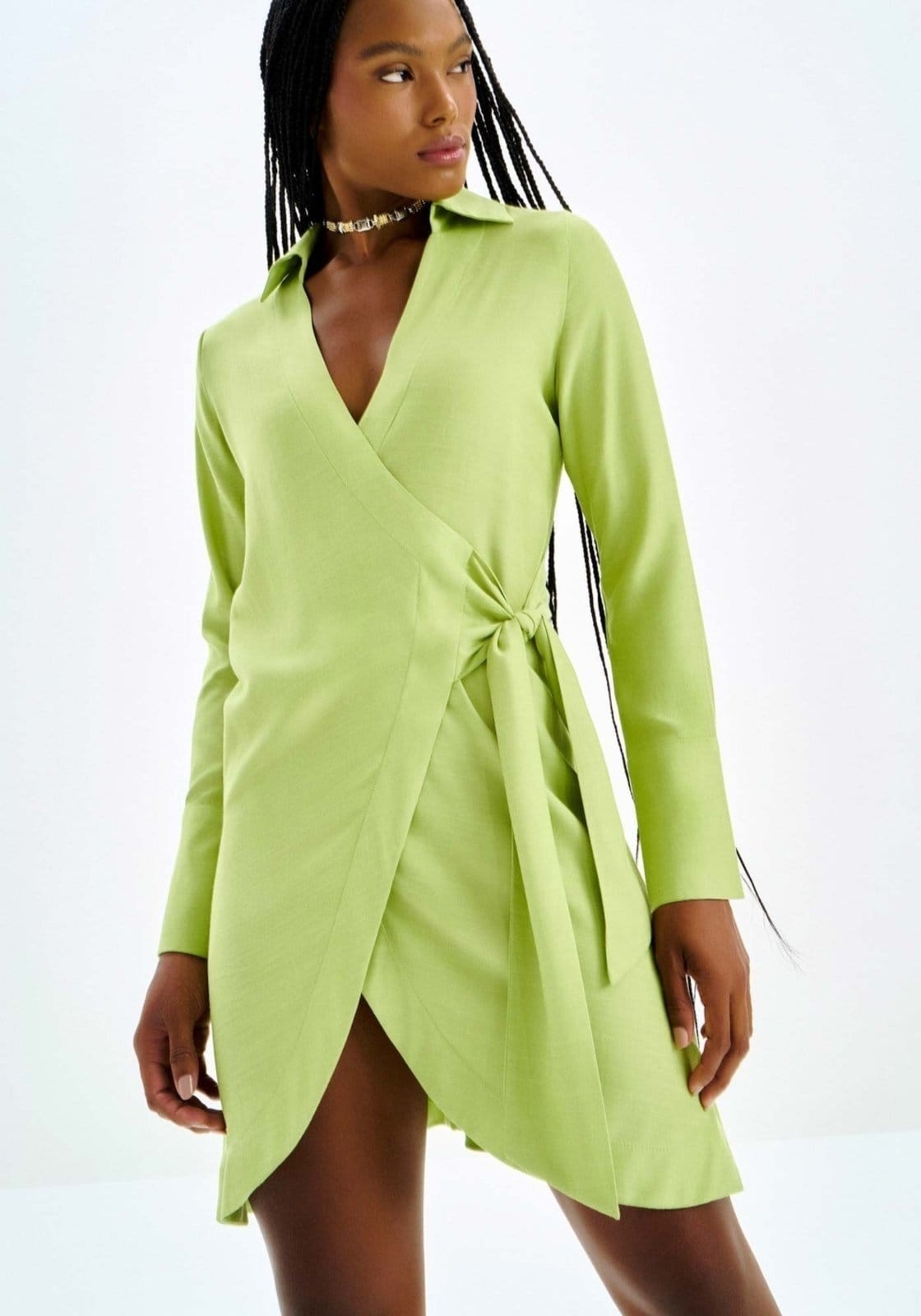 Vestido Curto Manga Longa em Viscose Transpassado