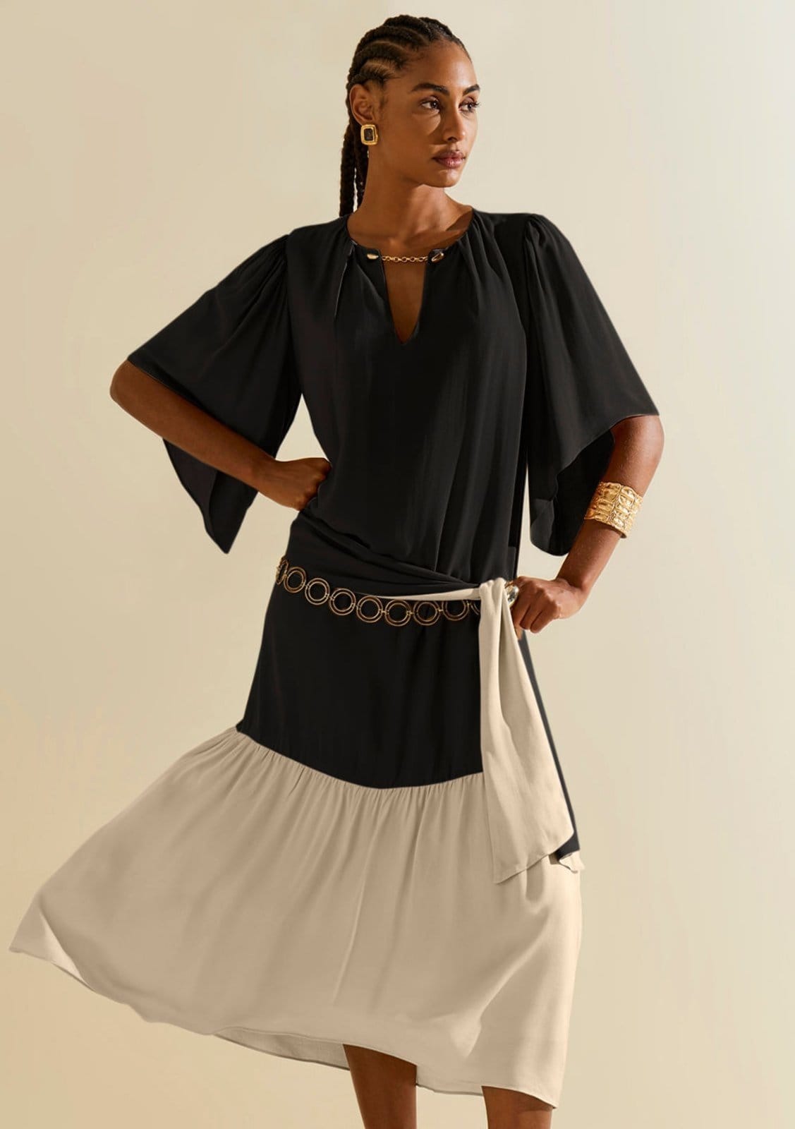 Vestido Morena Rosa Solto Decote Careca Manga Curta Midi Preto