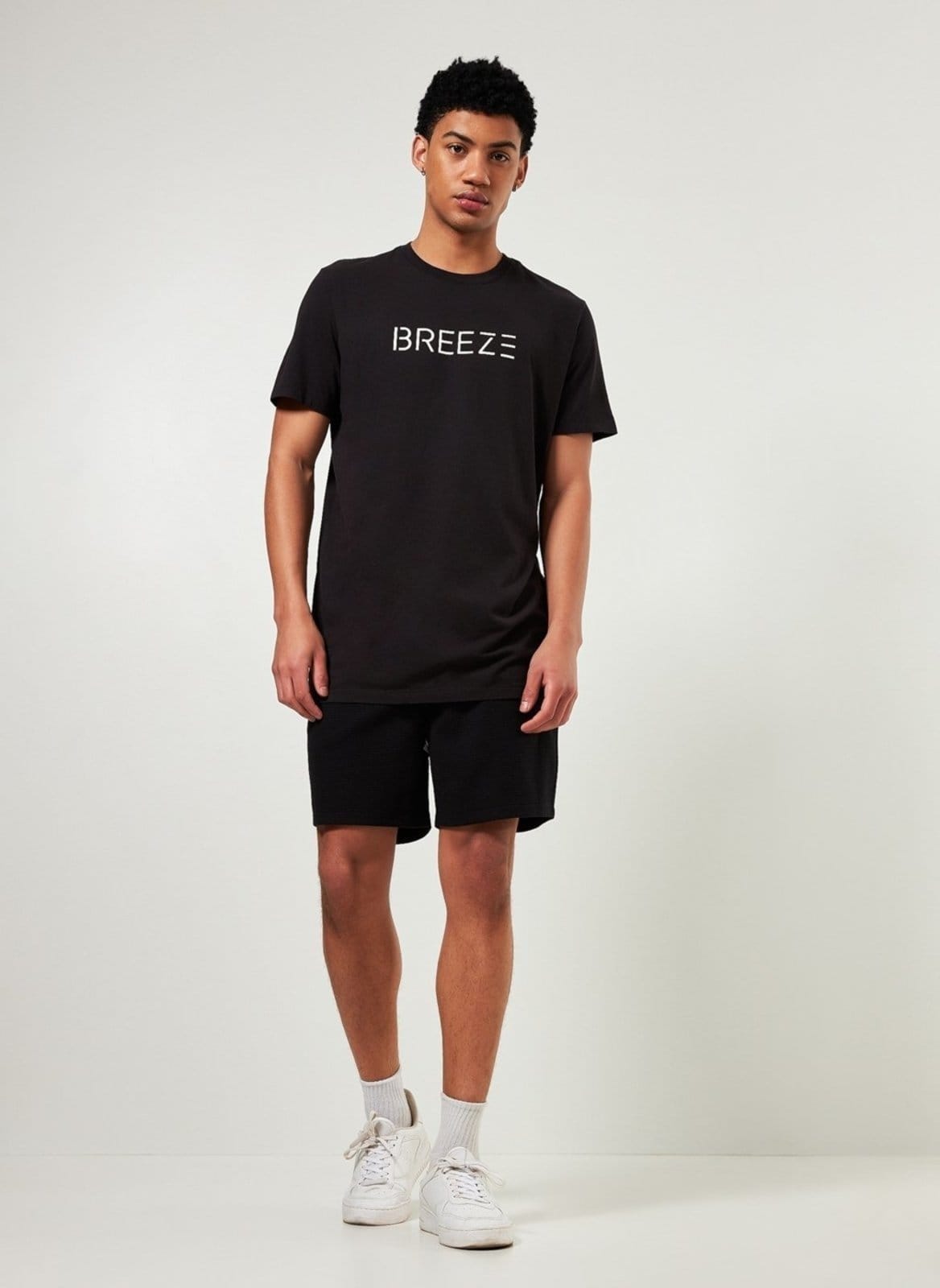 Bermuda Preta Em Malha Texturizada