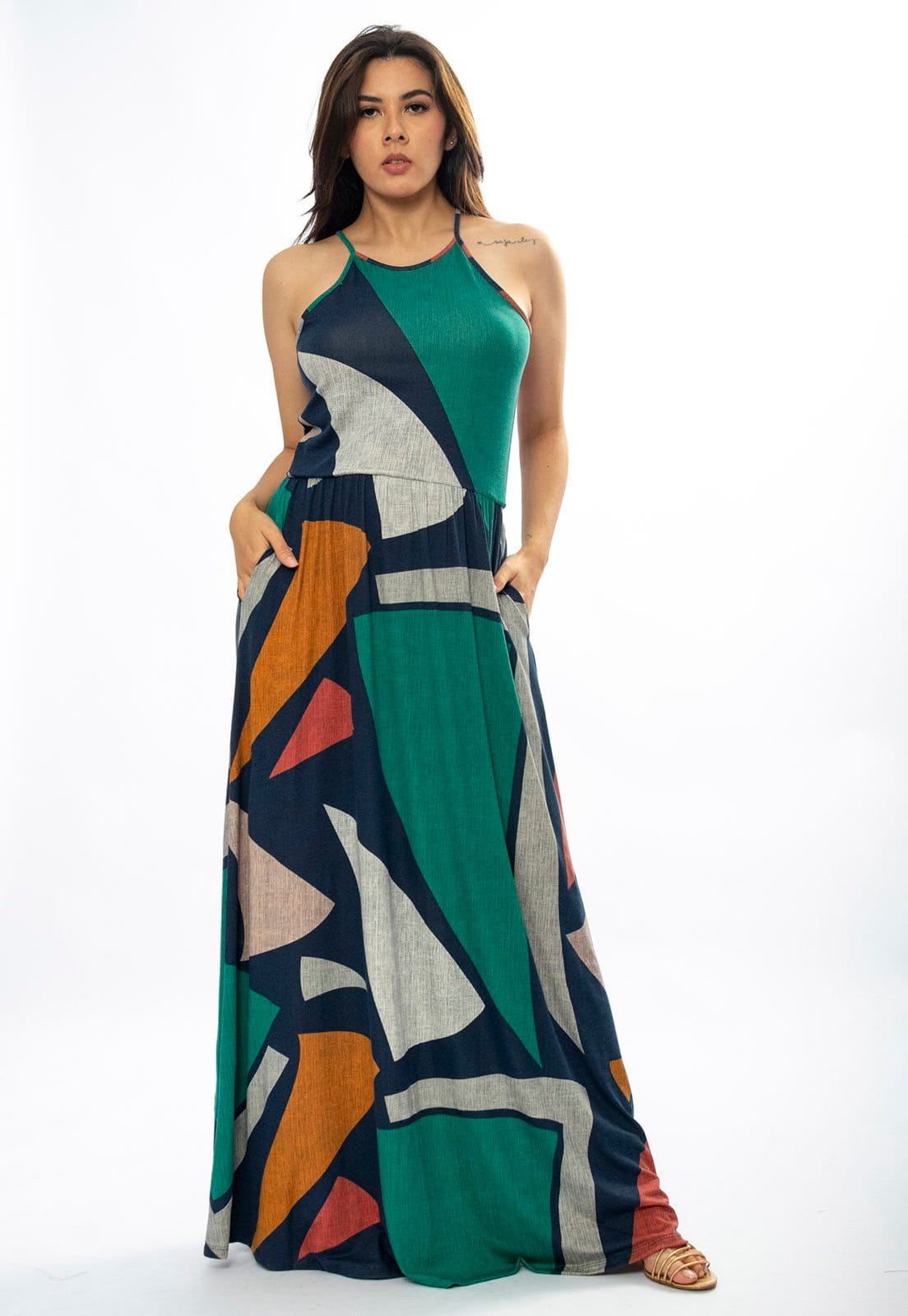 Vista 2 Vestido Amazônia Vital Longo Jennifer Malha Trapézio com Bolso Geometrias do Tempo Amazonia Vital azul marinho/estampado/laranja/verde