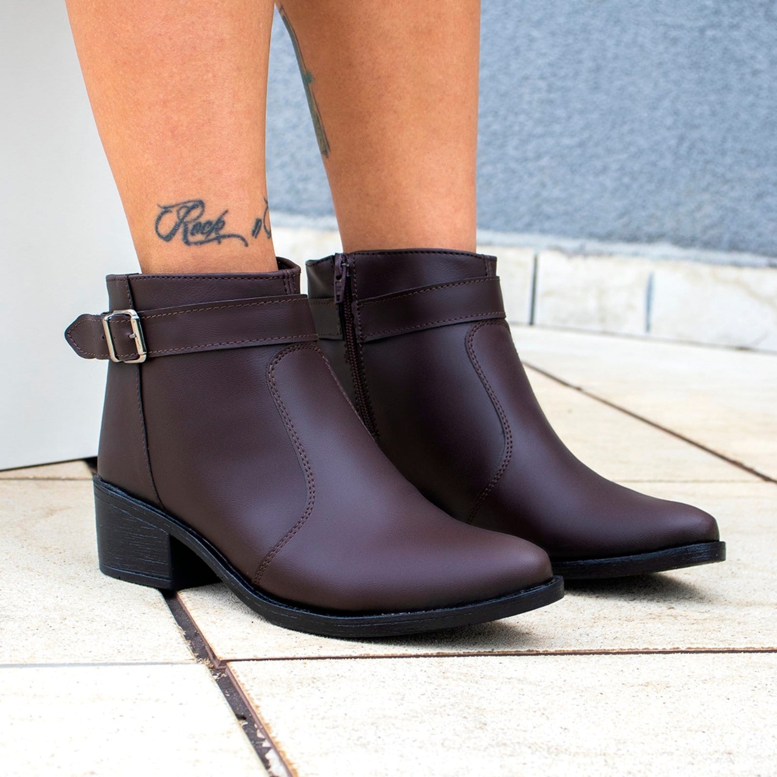 Bota Feminina Cano Curto Salto Baixo Com Fivela Zíper Lateral