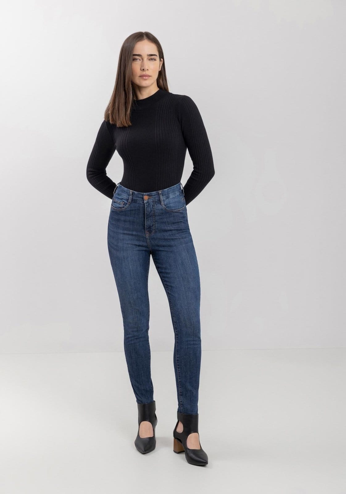 Calça Jeans Skinny Com Cintura Alta E Tecnologia Contour