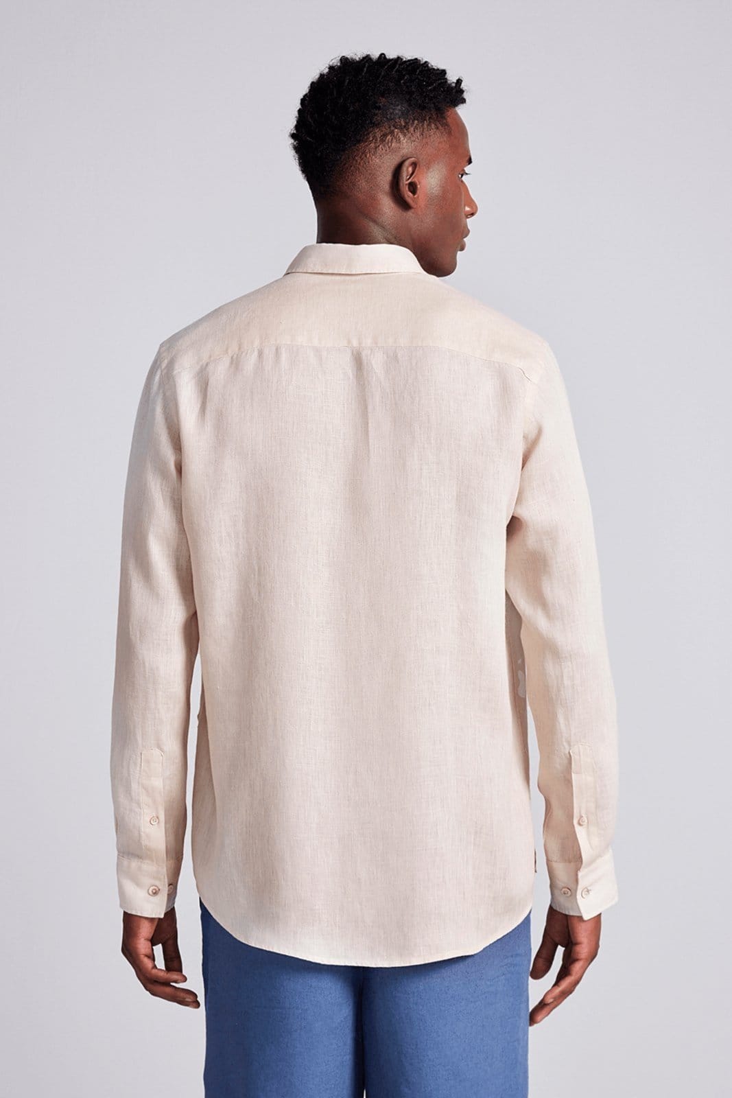 Vista 2 HIGHSTIL Camisa Lisa Linho Comfort Areia HIGHSTIL bege