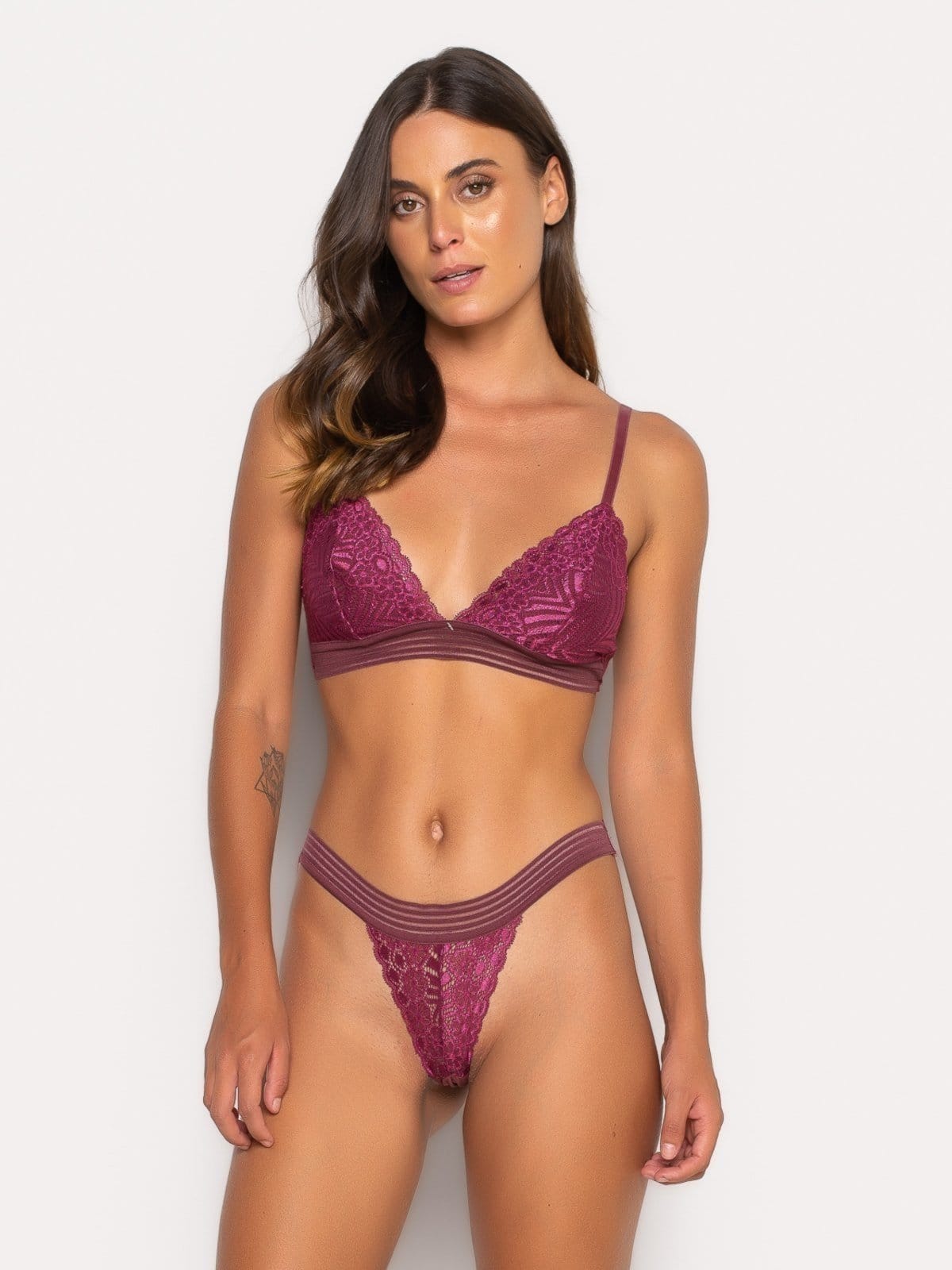 Lingerie Bravaa Store Conjunto em Renda Sutiã e Calcinha Fio Feminino Romantico Atacado 187