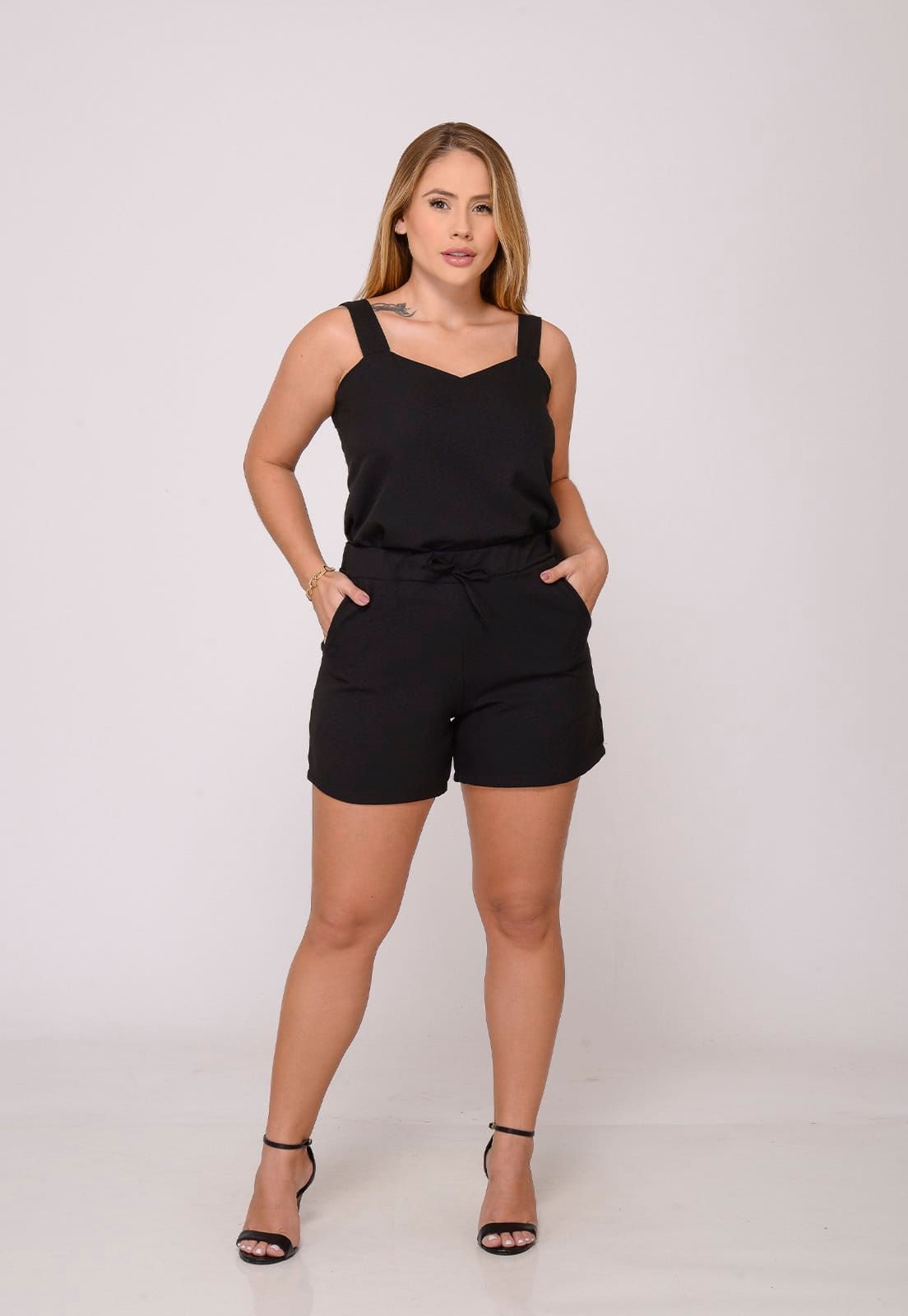 Vista principal Conjunto Feminino Regata e Shorts Cintura Elástico em Malha Crepe Macaw preto