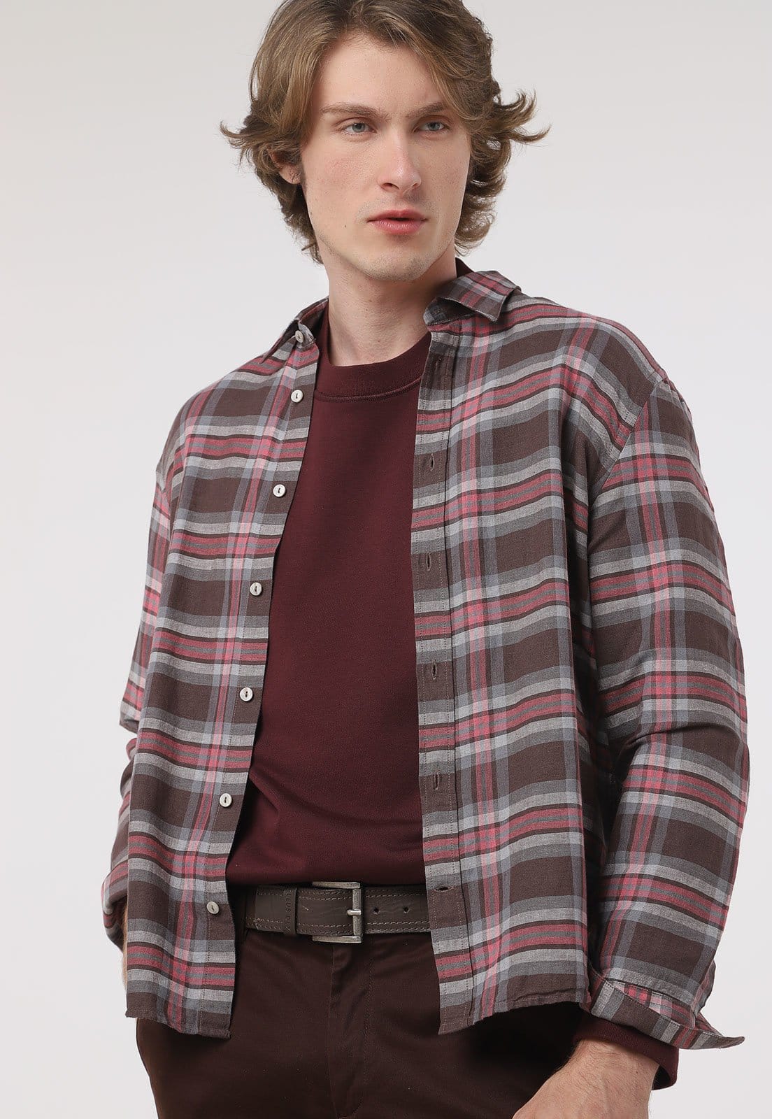 Vista 2 Camisa Linho Richards Reta Marrom Richards xadrez