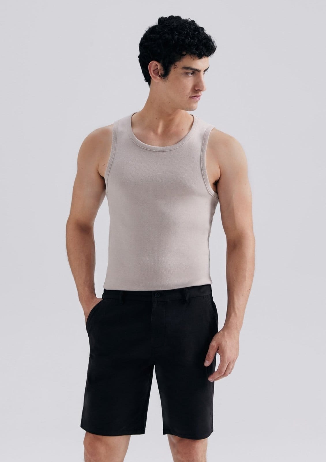 Bermuda Masculina Chino Em Sarja Peletizada