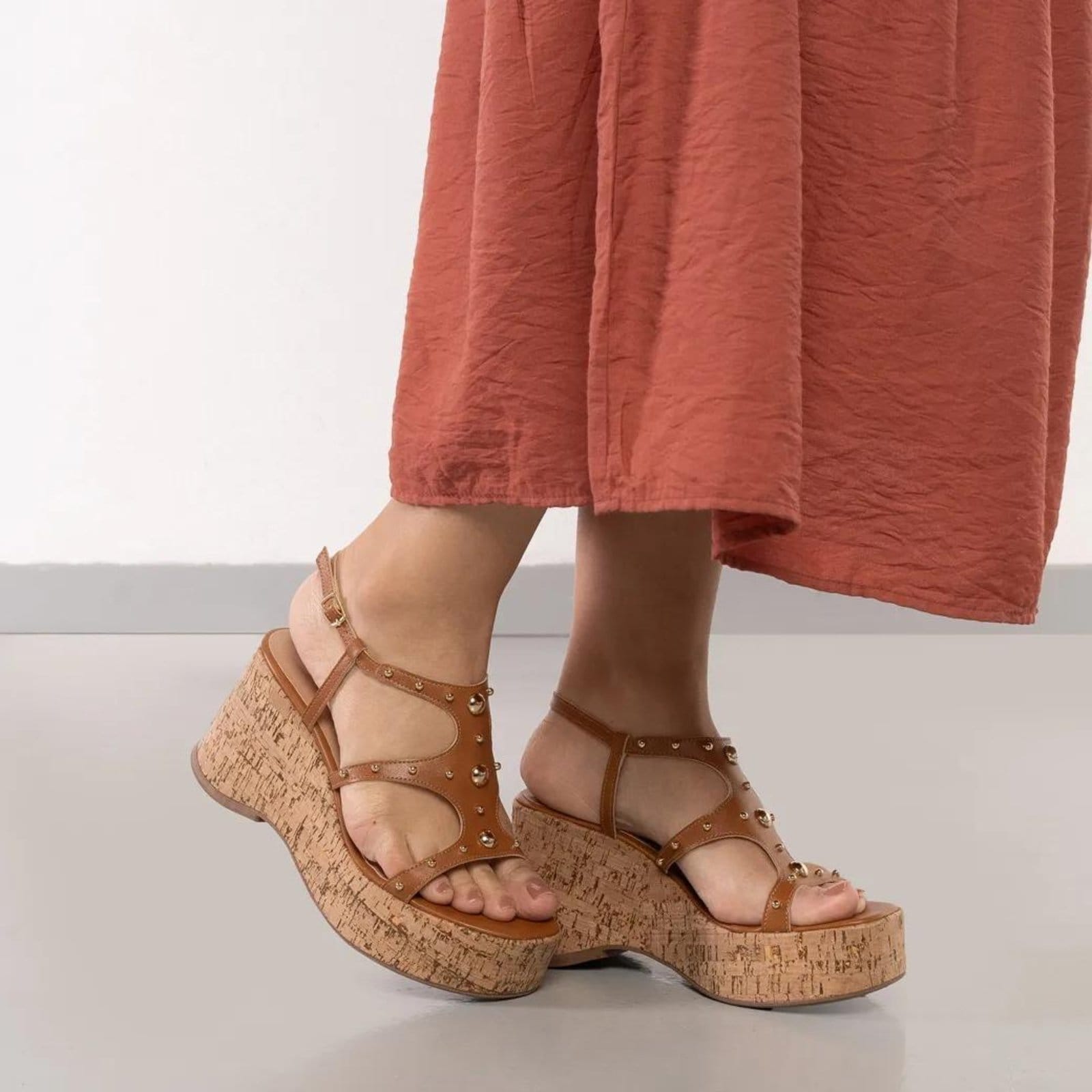 Sandália OSC Anabela Tachas Feminina